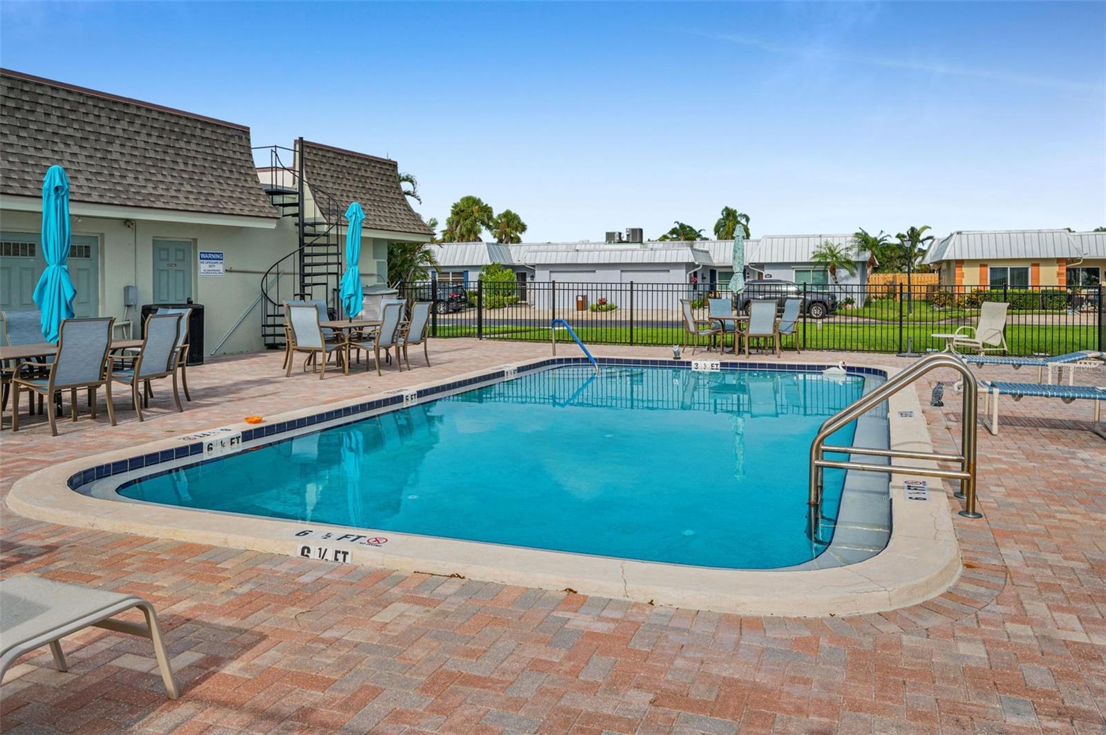 Image 38 of 47 For 6561 Golden Horseshoe Drive