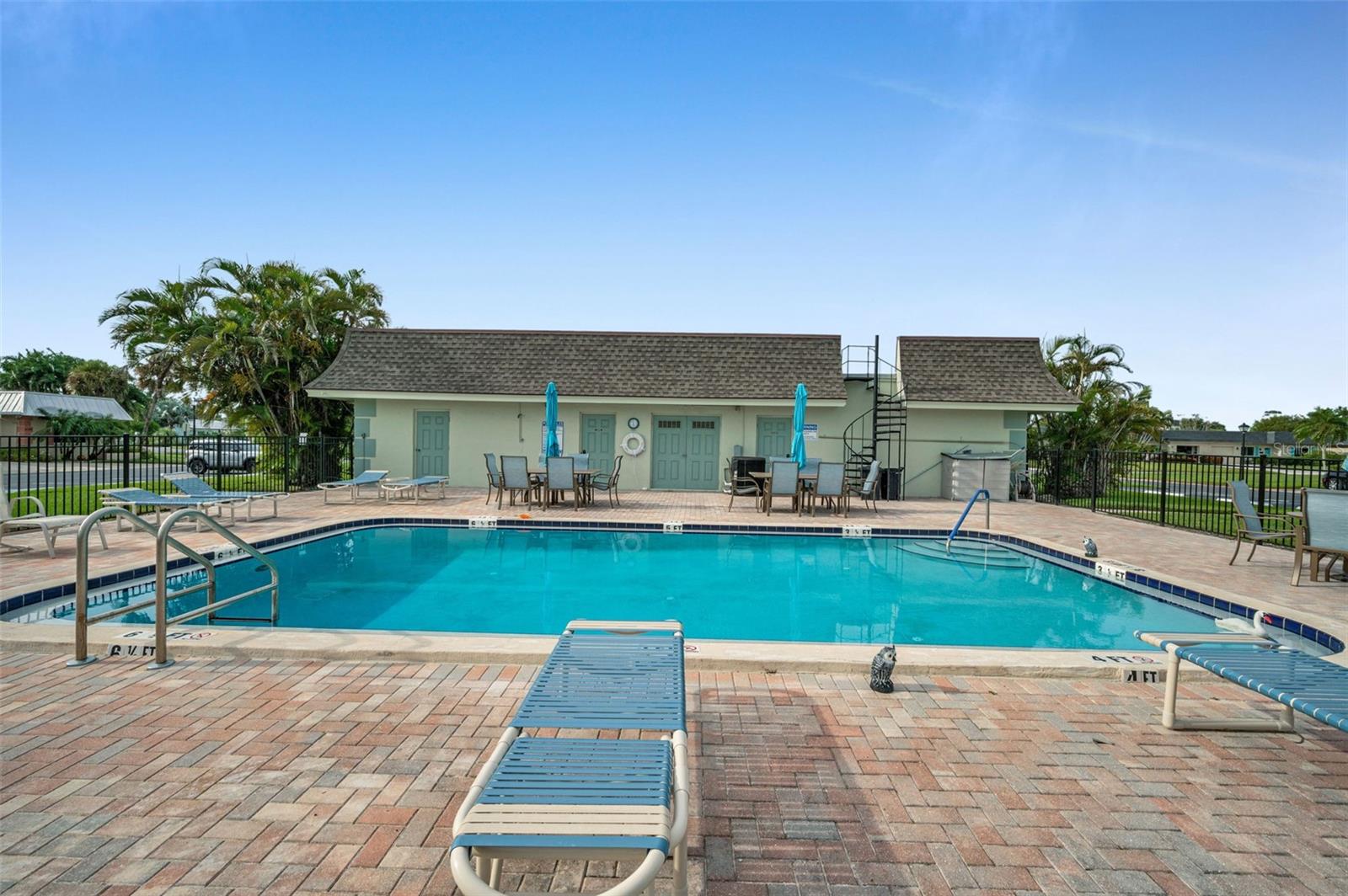 Image 39 of 47 For 6561 Golden Horseshoe Drive