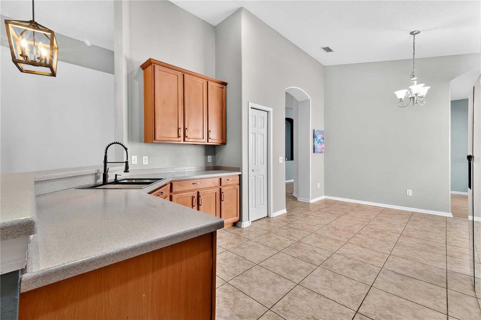 Image 11 of 39 For 10229 Avelar Ridge Drive