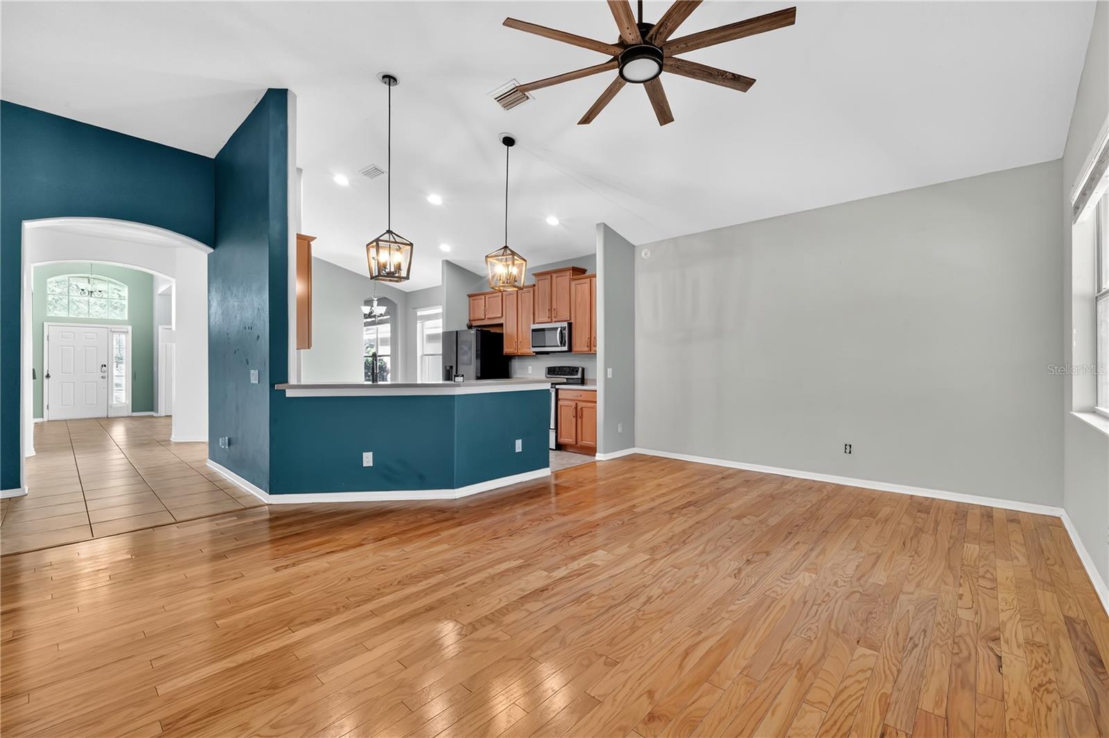 Image 12 of 39 For 10229 Avelar Ridge Drive