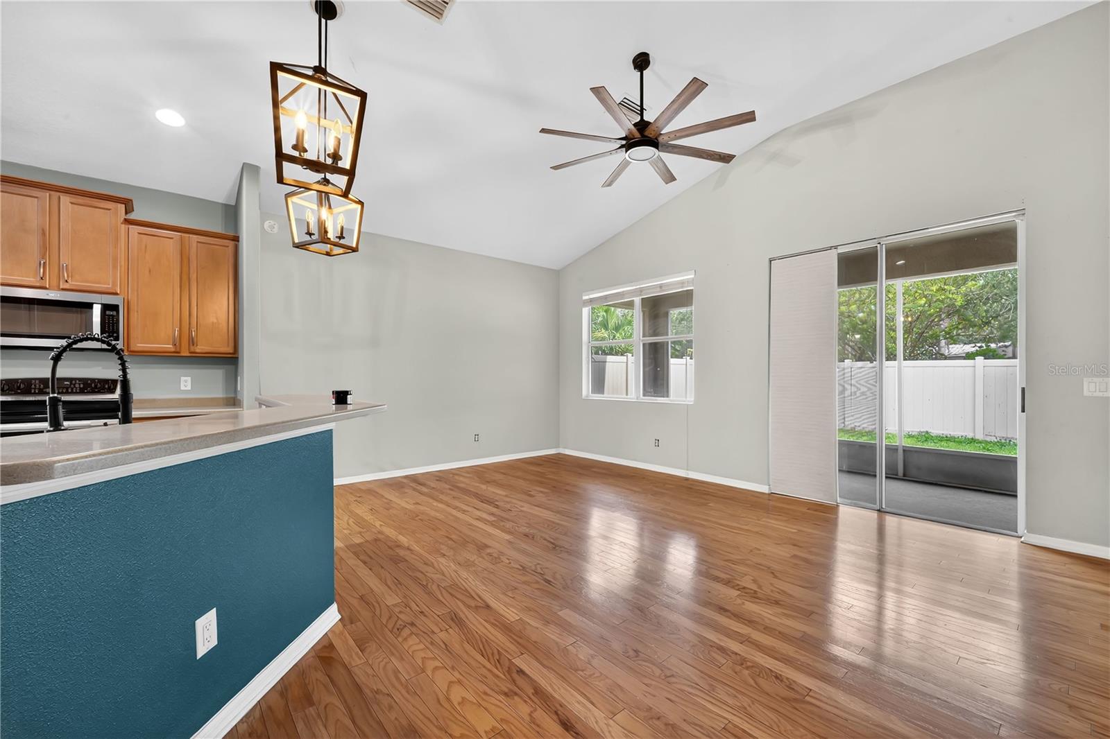 Image 13 of 39 For 10229 Avelar Ridge Drive
