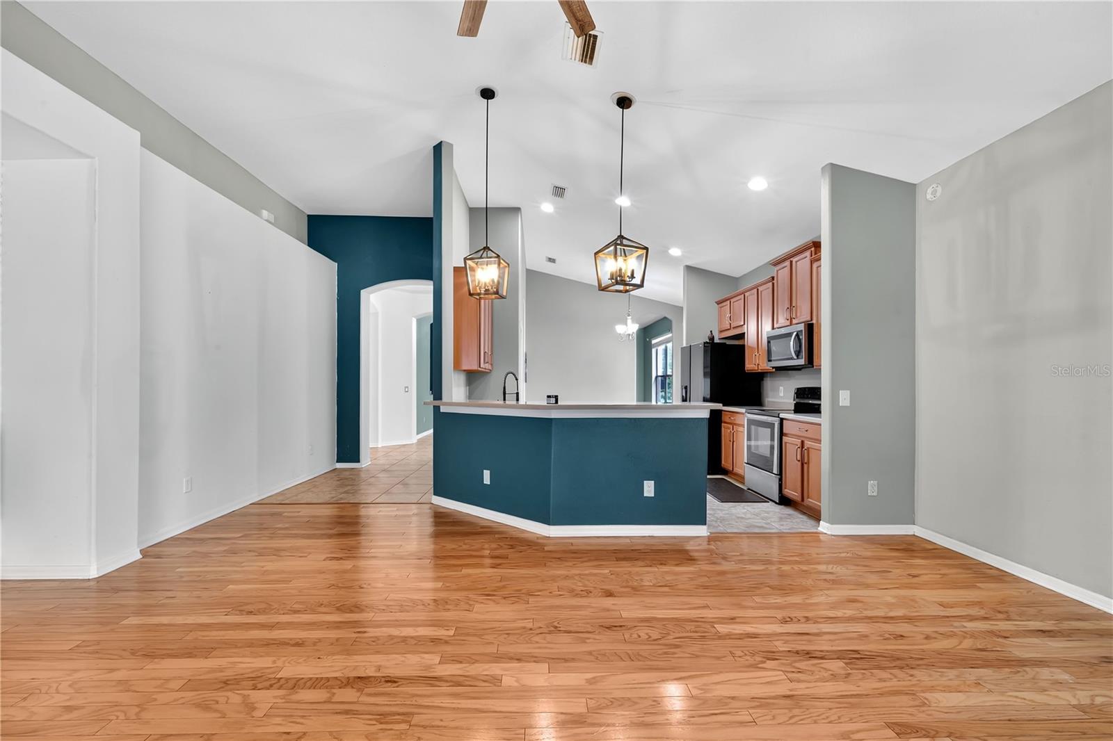 Image 14 of 39 For 10229 Avelar Ridge Drive