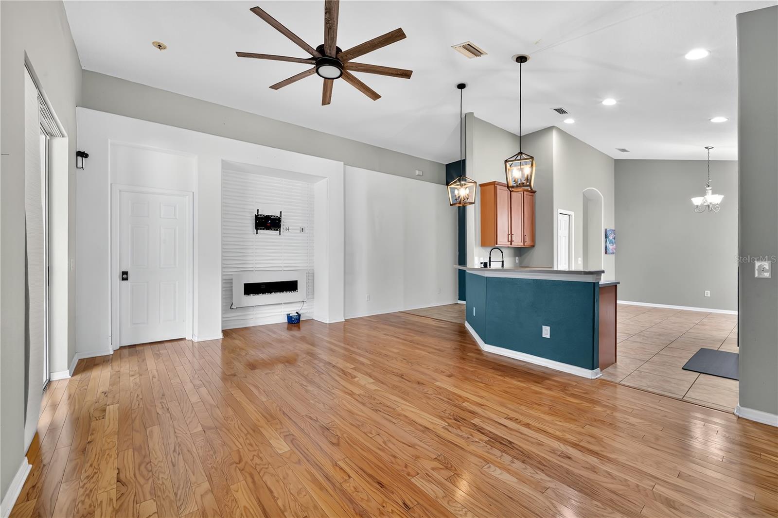 Image 15 of 39 For 10229 Avelar Ridge Drive