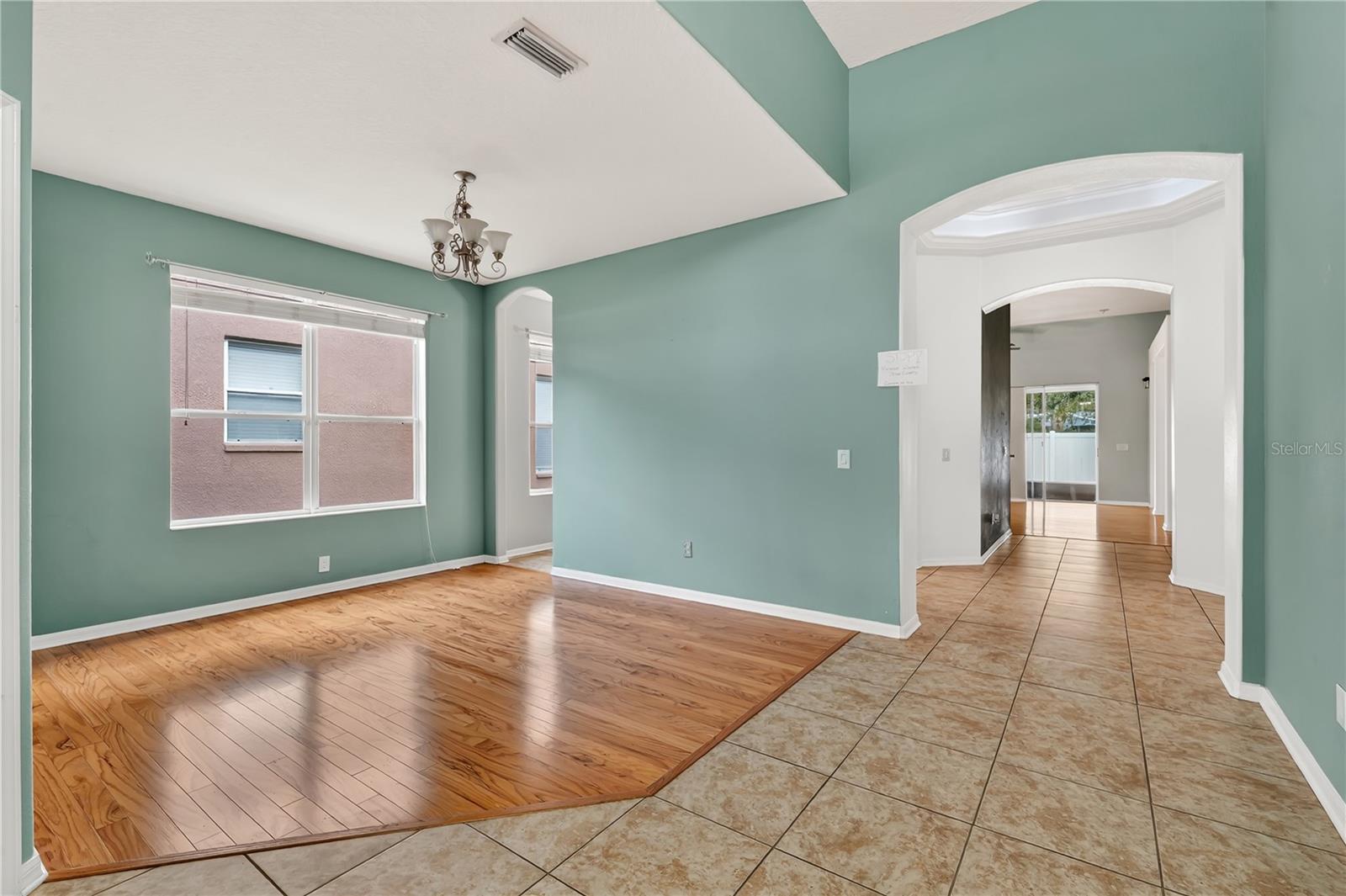Image 5 of 39 For 10229 Avelar Ridge Drive