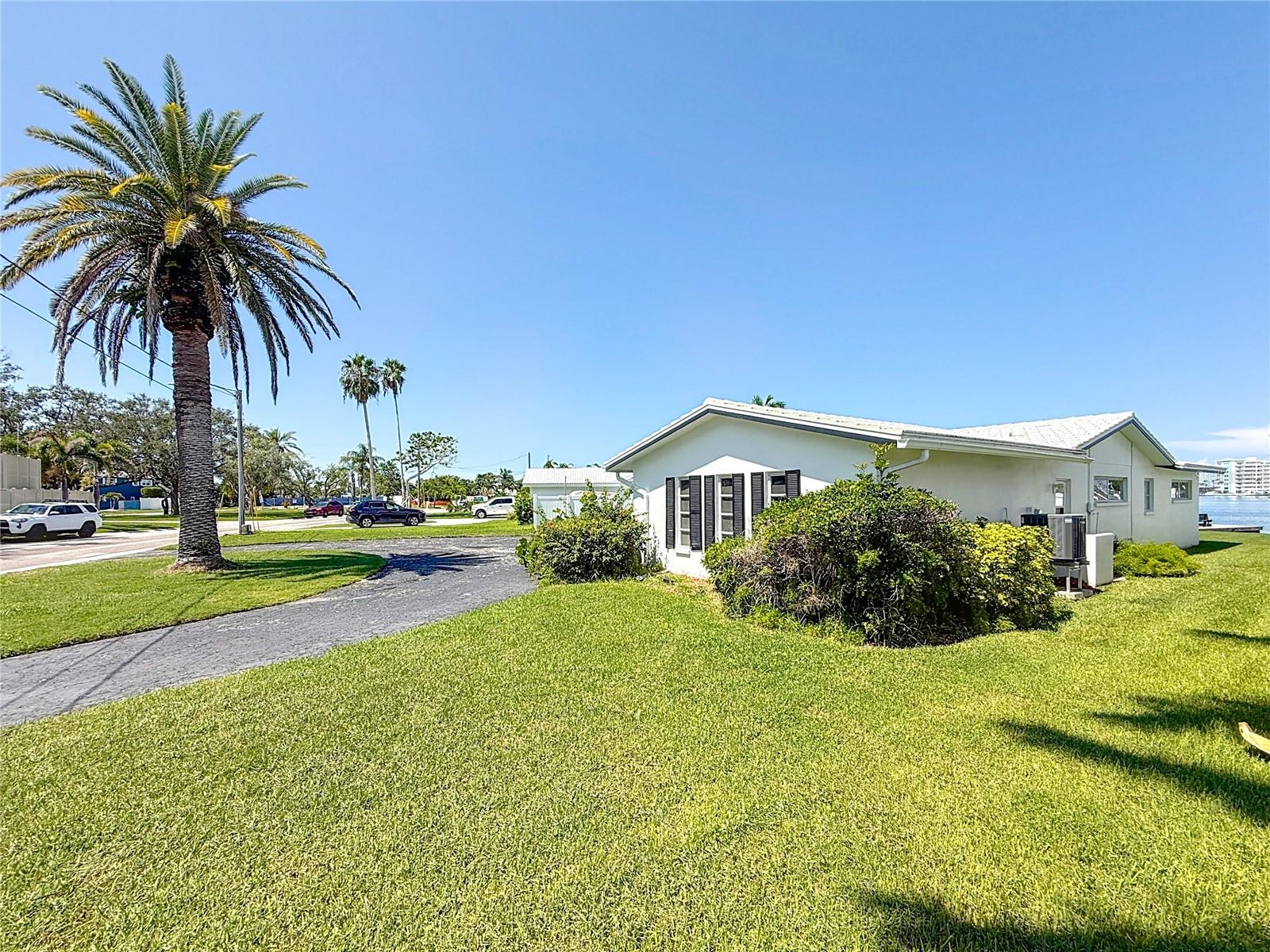 Image 10 of 52 For 10350 Paradise Boulevard