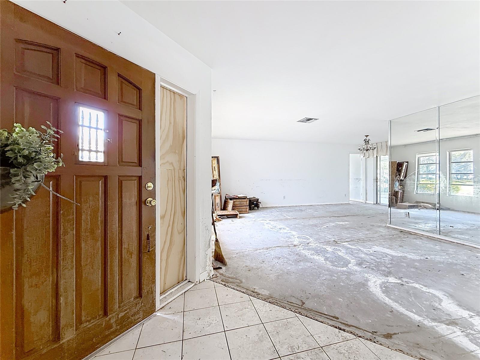 Image 11 of 52 For 10350 Paradise Boulevard