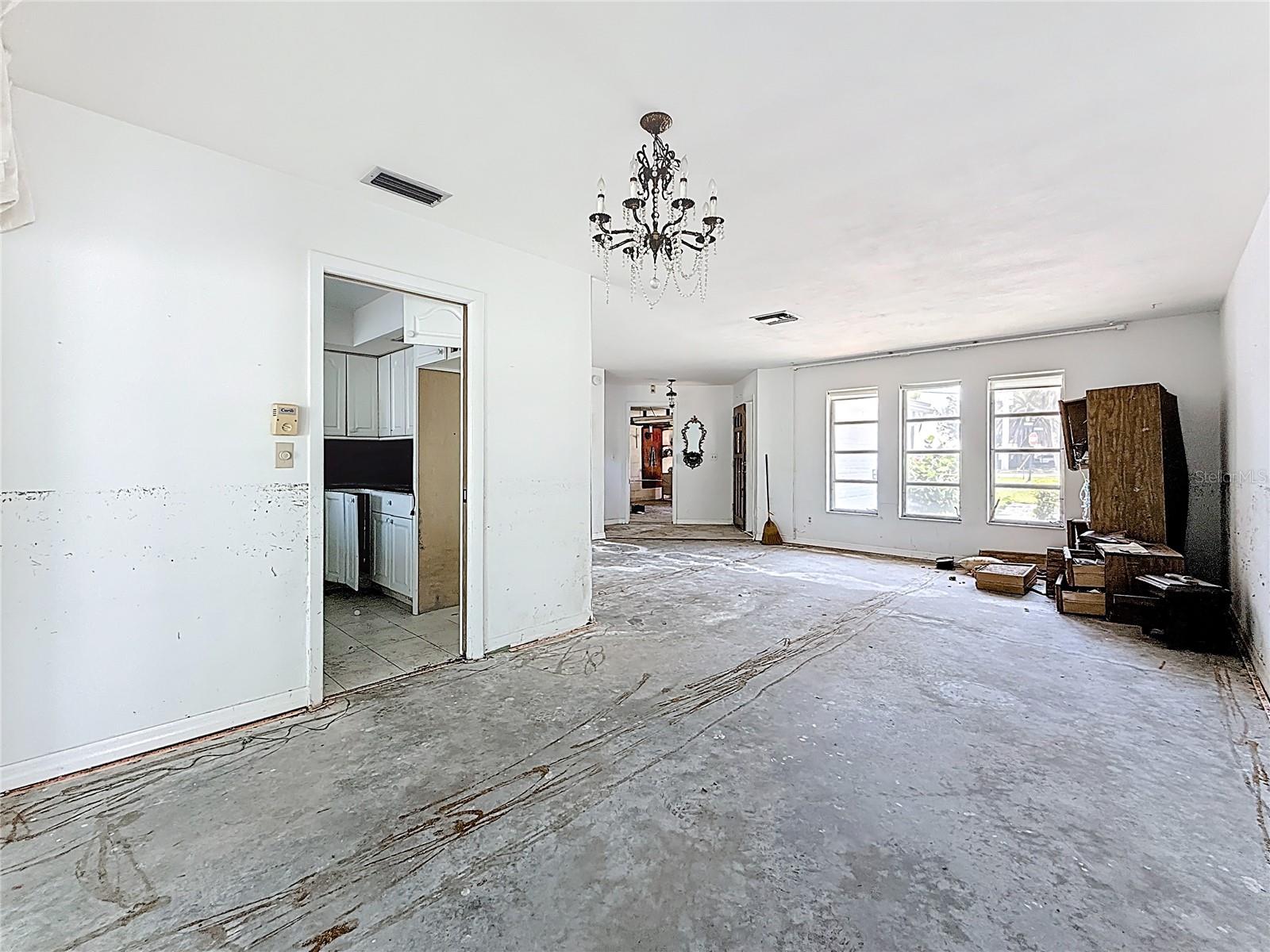 Image 14 of 52 For 10350 Paradise Boulevard