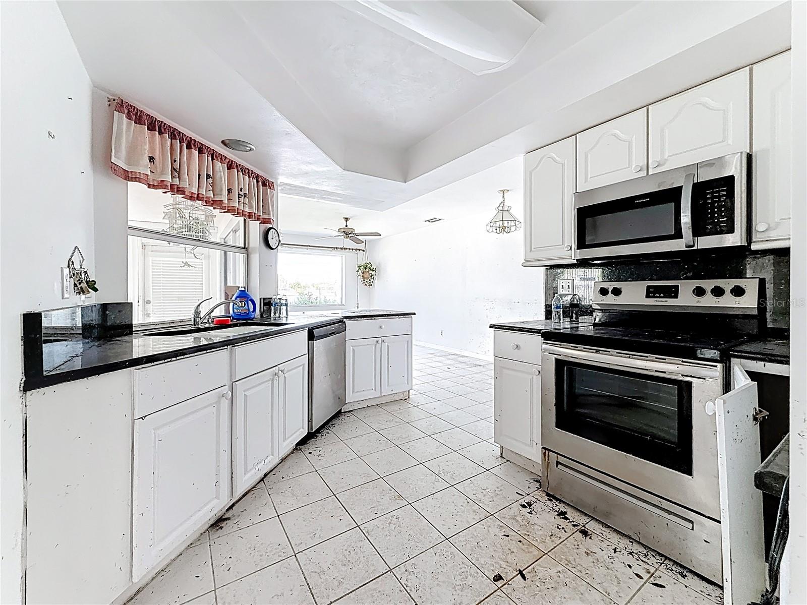 Image 15 of 52 For 10350 Paradise Boulevard