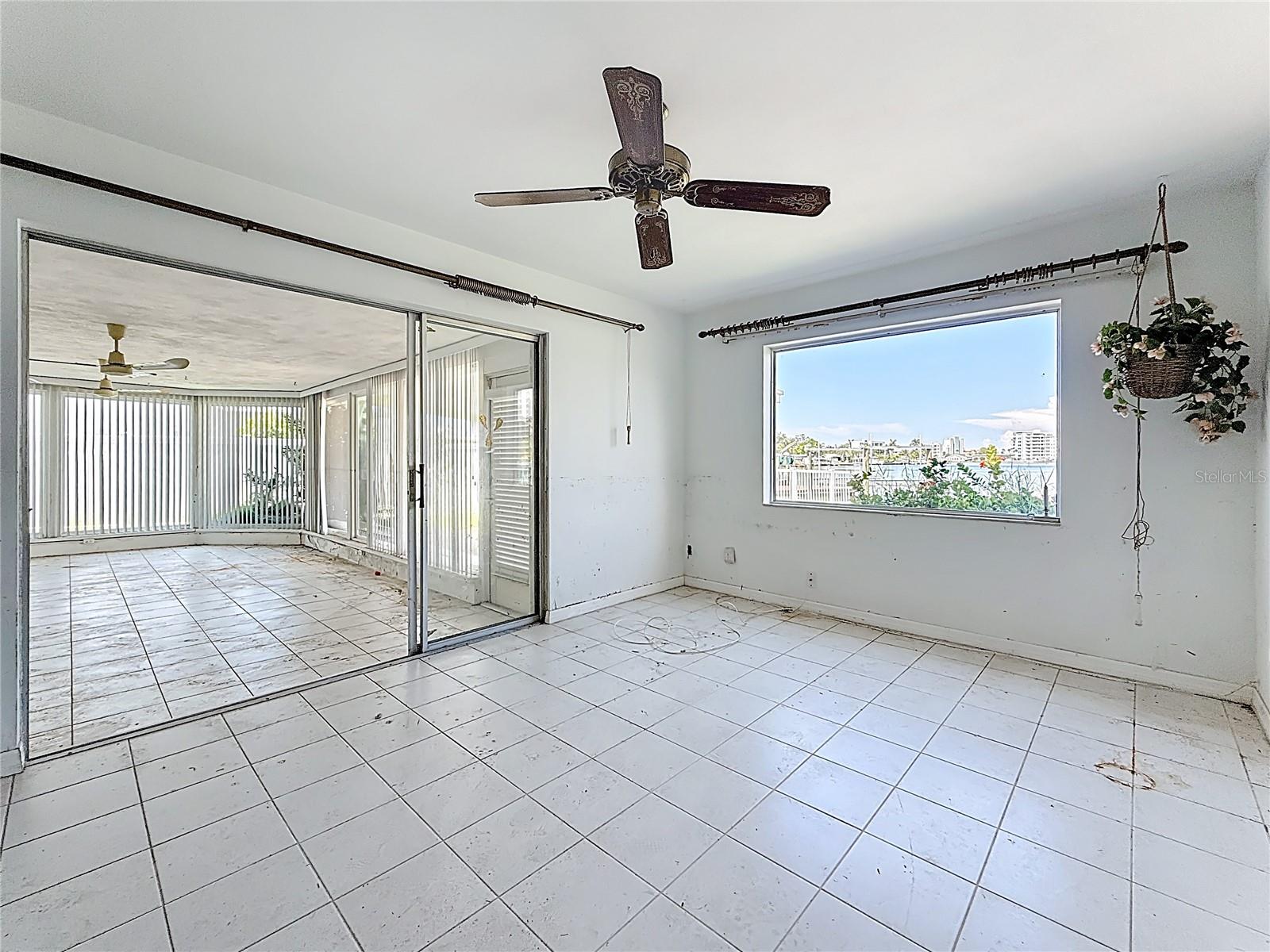 Image 16 of 52 For 10350 Paradise Boulevard