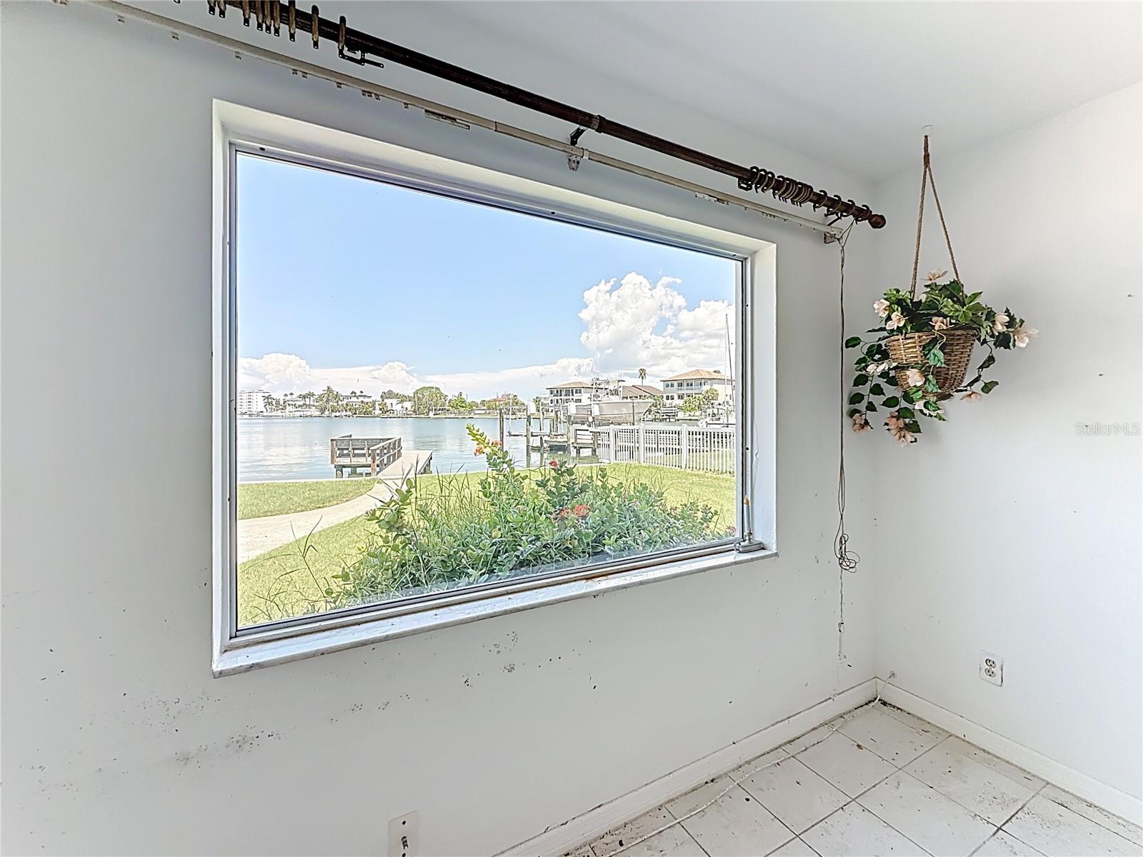 Image 17 of 52 For 10350 Paradise Boulevard