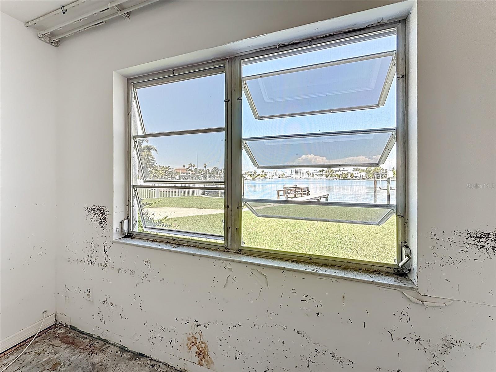 Image 21 of 52 For 10350 Paradise Boulevard