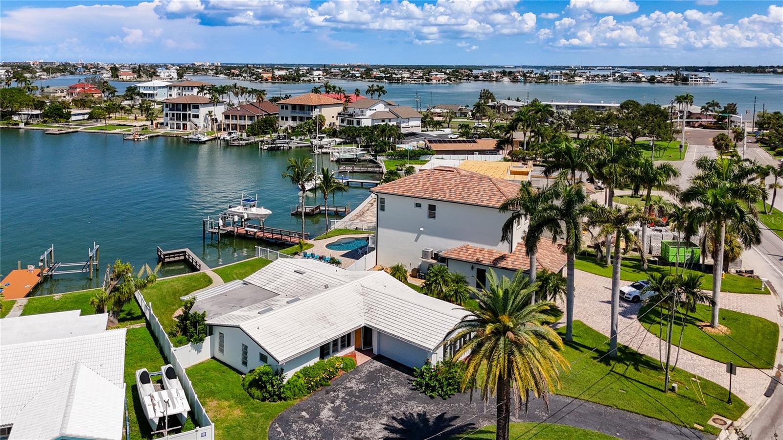 Image 6 of 52 For 10350 Paradise Boulevard