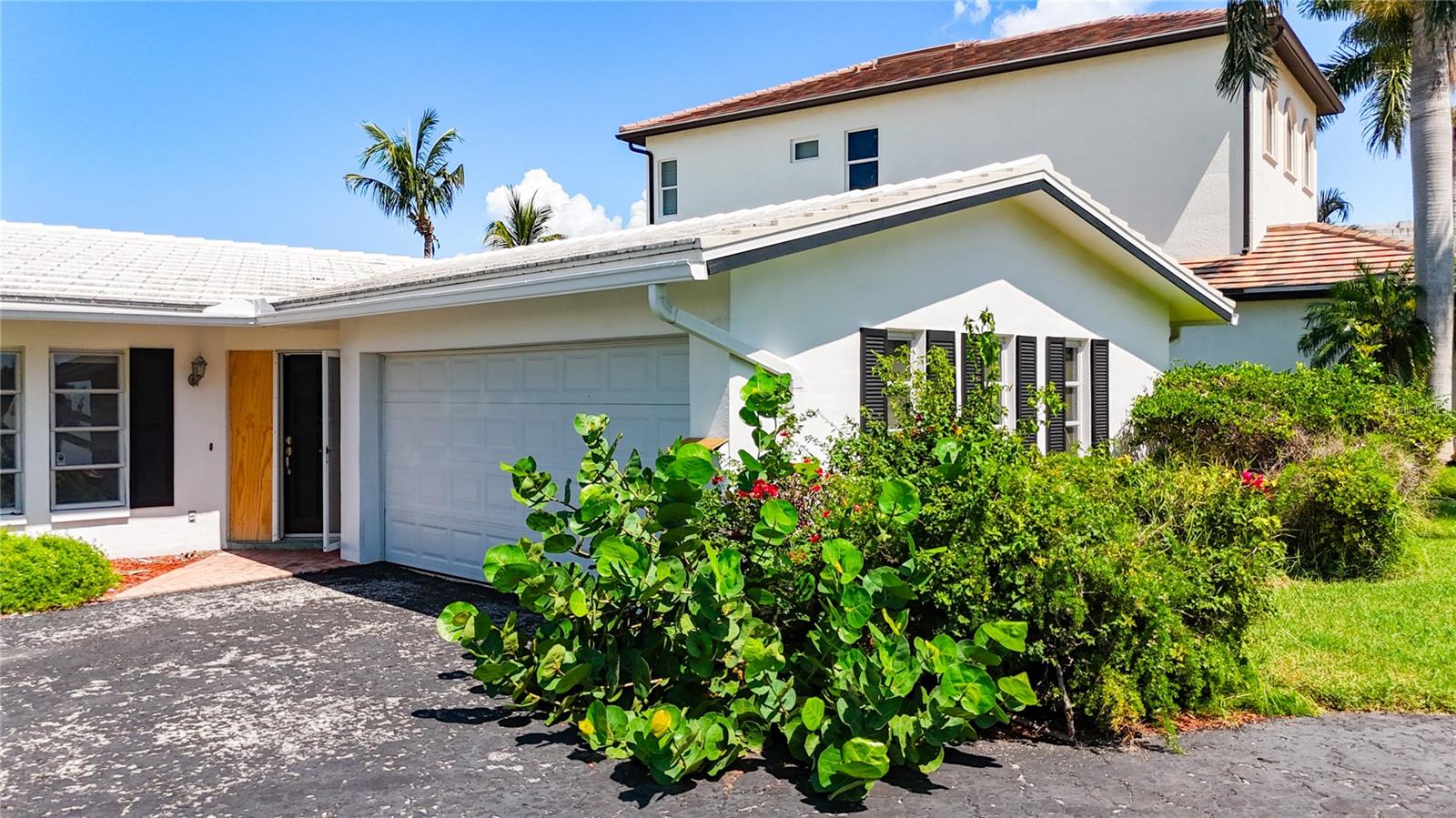 Image 7 of 52 For 10350 Paradise Boulevard