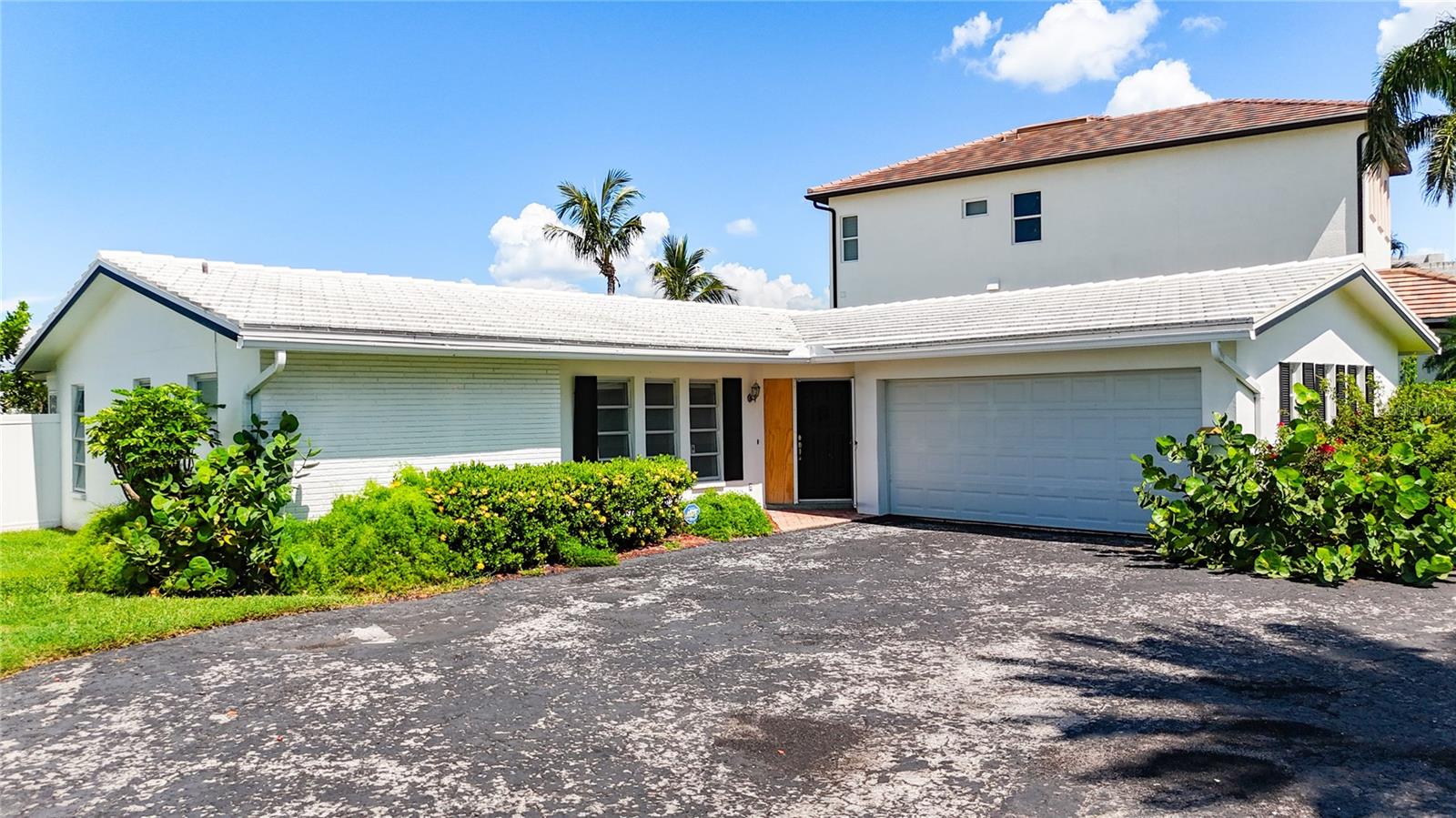 Image 8 of 52 For 10350 Paradise Boulevard