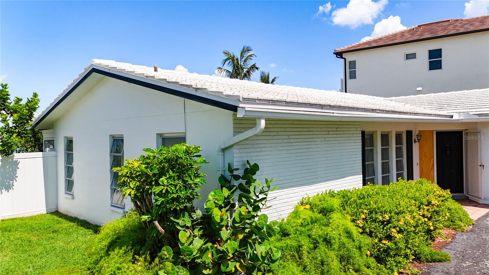 Image 9 of 52 For 10350 Paradise Boulevard