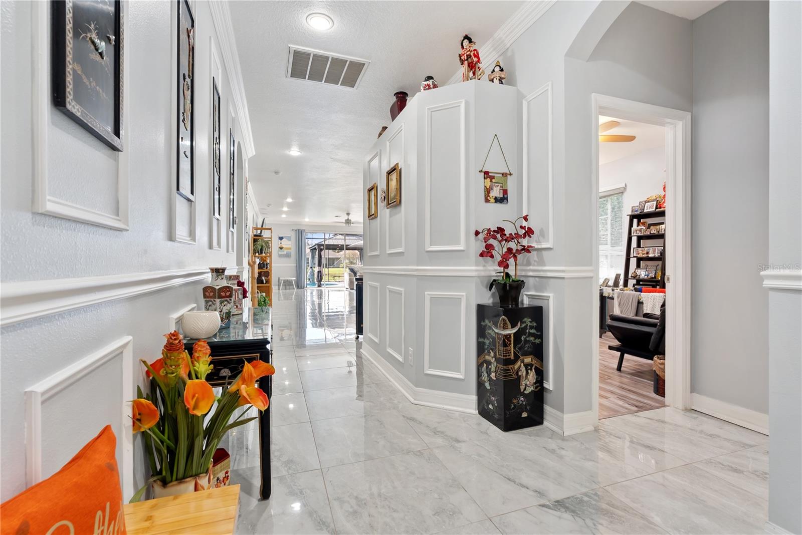 Listing photo id 11 for 8118 Camella Lane