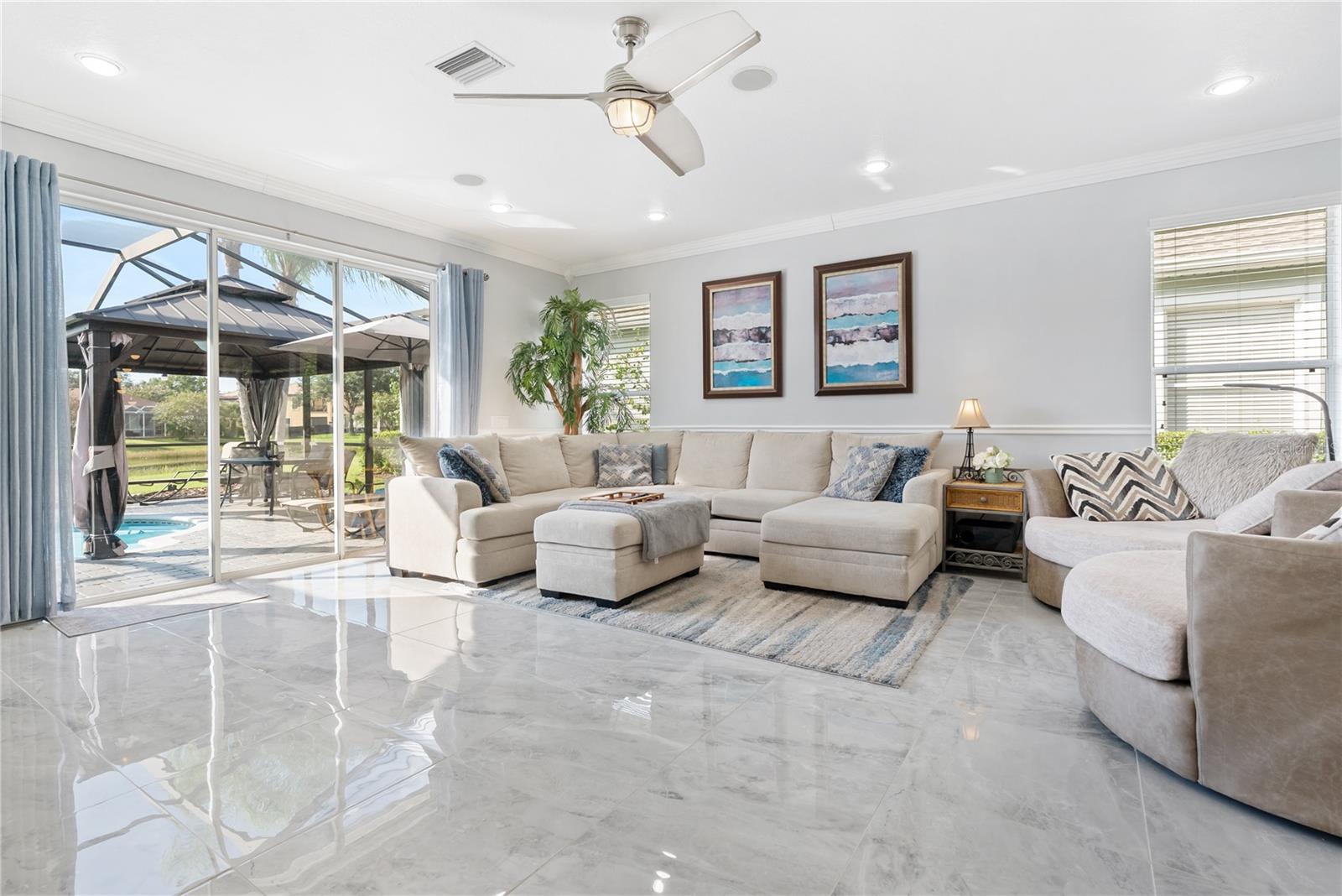 Listing photo id 13 for 8118 Camella Lane