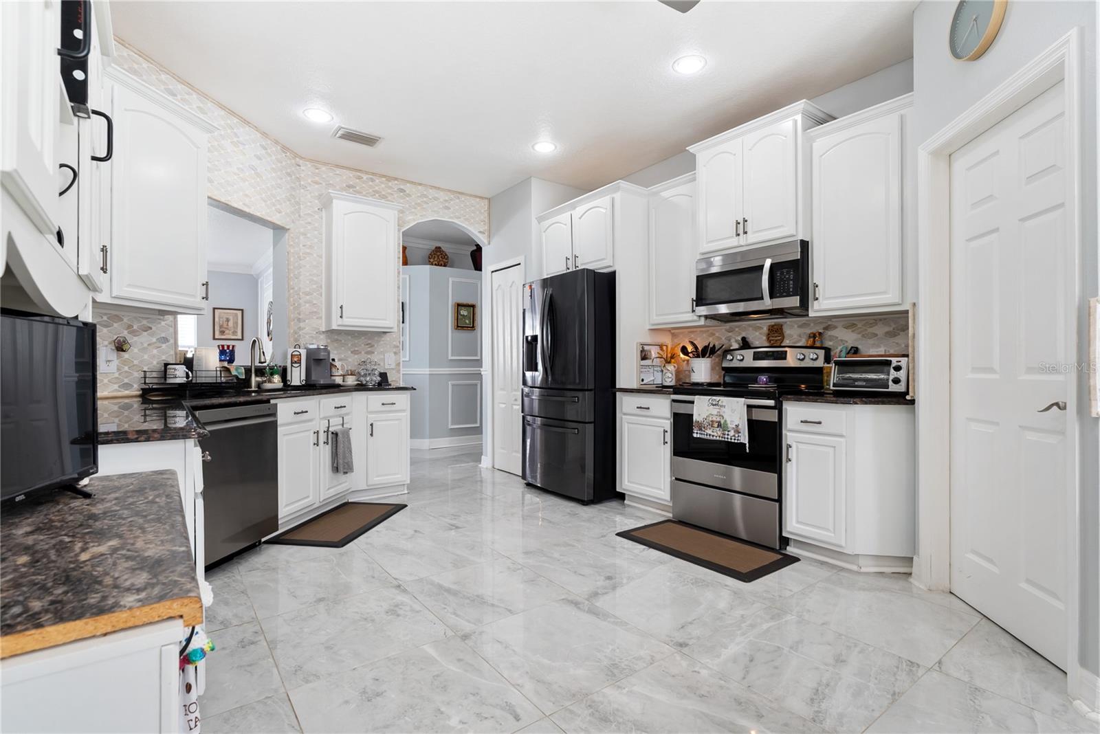 Listing photo id 20 for 8118 Camella Lane