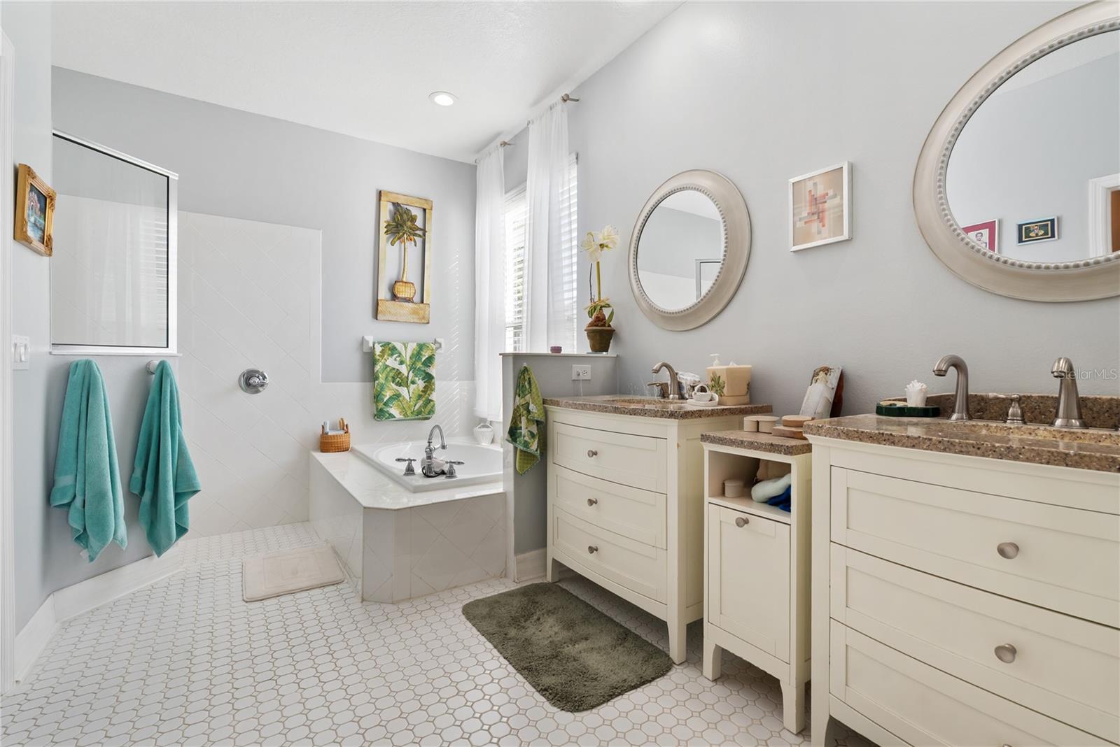 Listing photo id 24 for 8118 Camella Lane