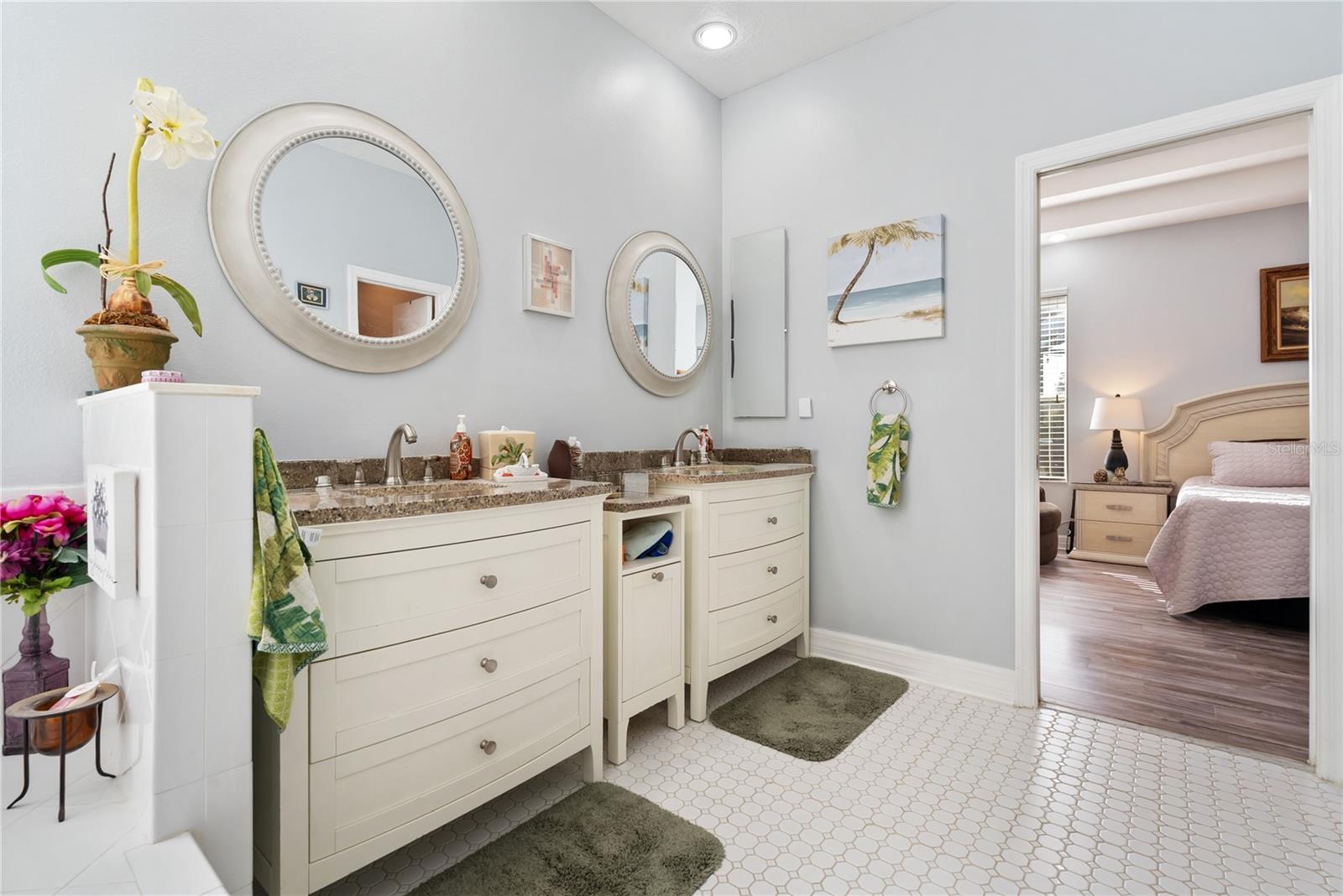 Listing photo id 25 for 8118 Camella Lane