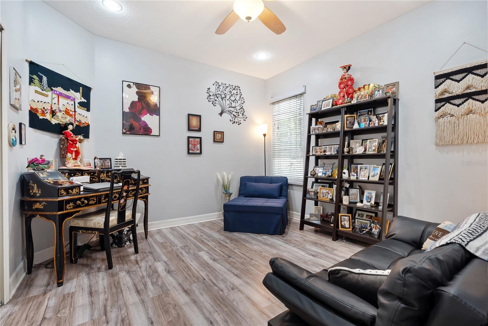 Listing photo id 26 for 8118 Camella Lane