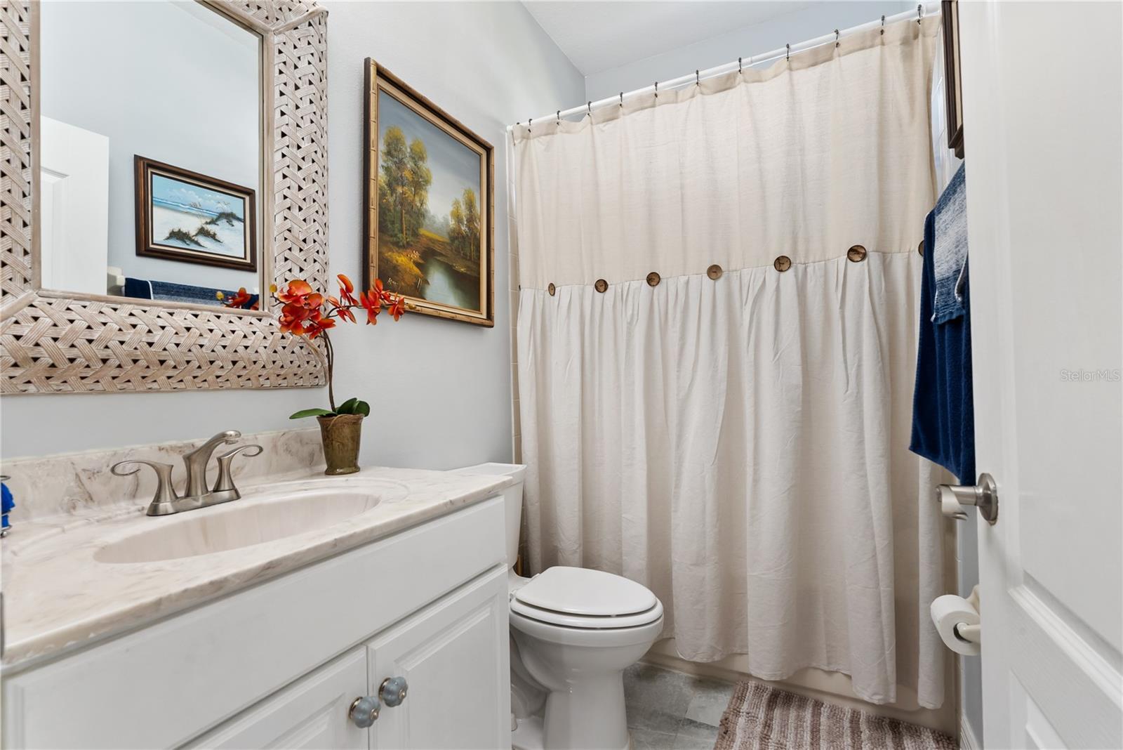 Listing photo id 28 for 8118 Camella Lane