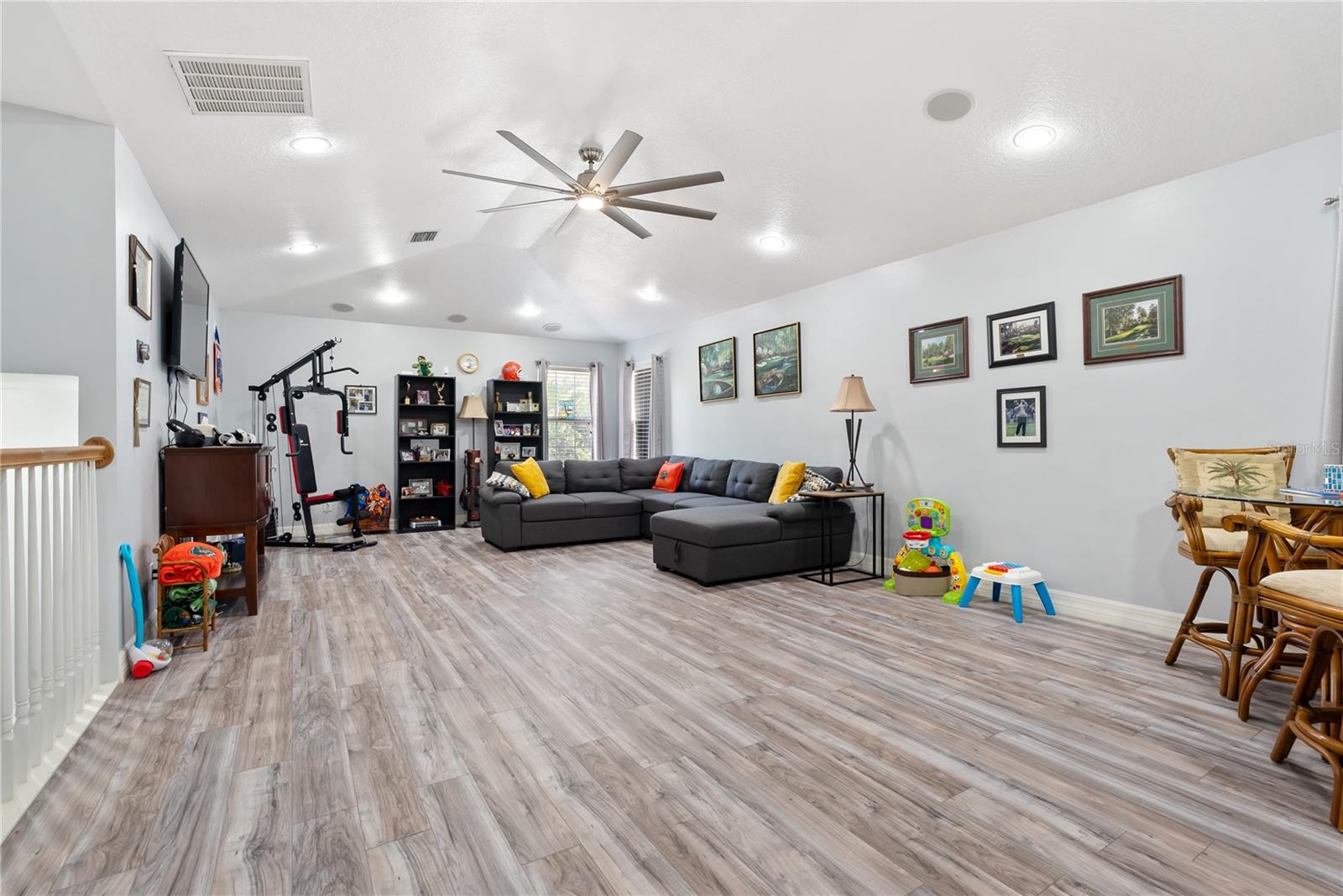Listing photo id 29 for 8118 Camella Lane