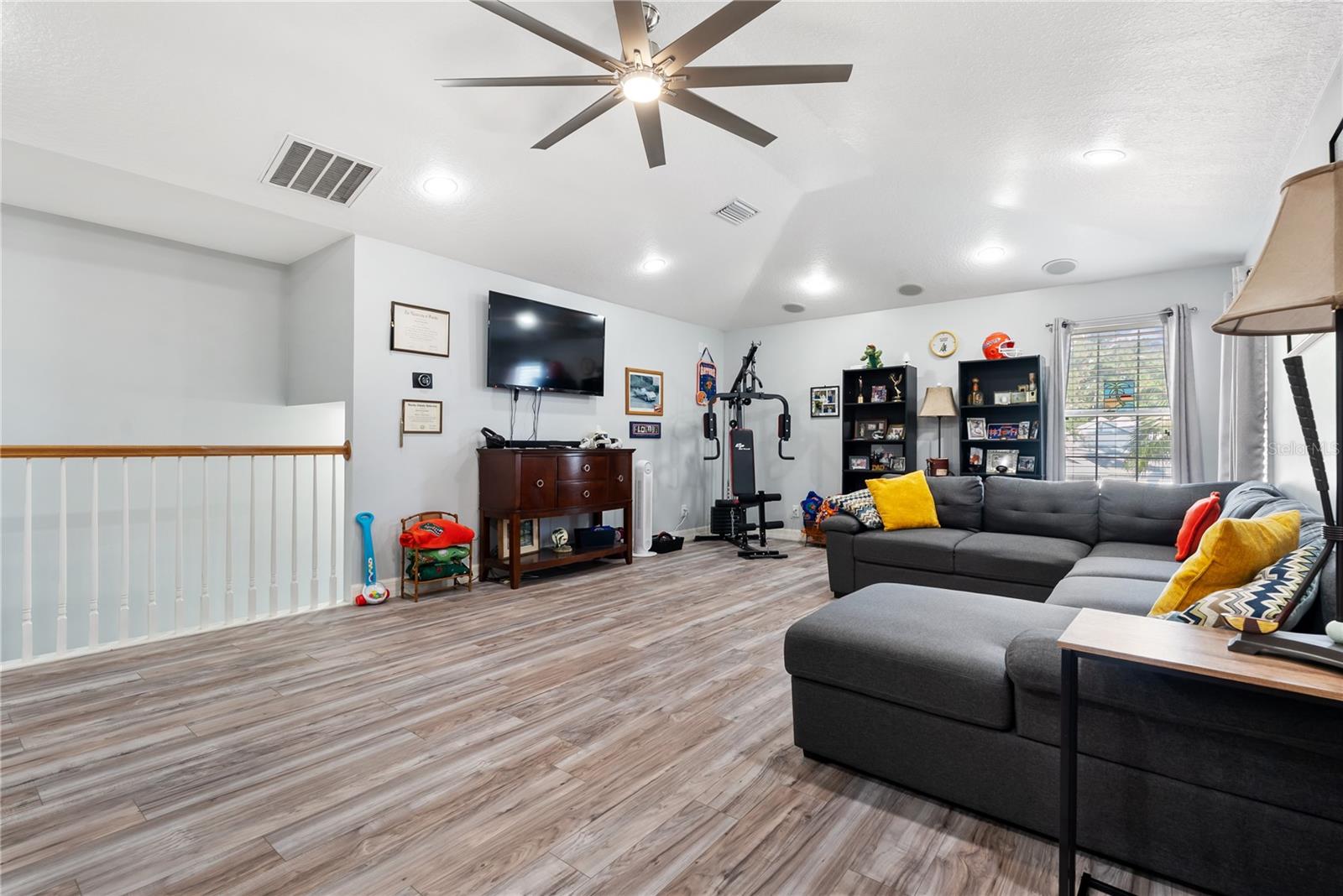 Listing photo id 30 for 8118 Camella Lane