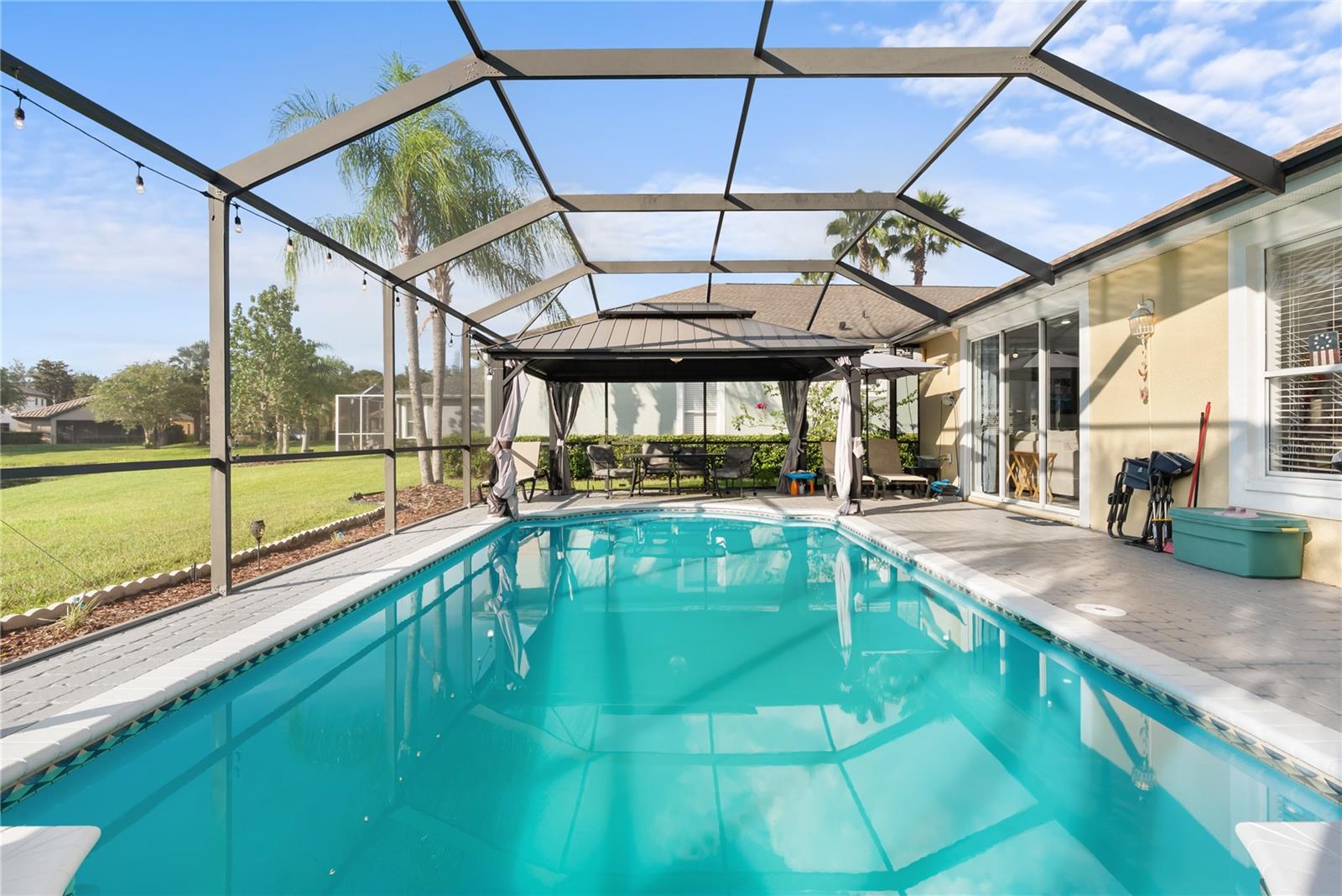 Listing photo id 3 for 8118 Camella Lane