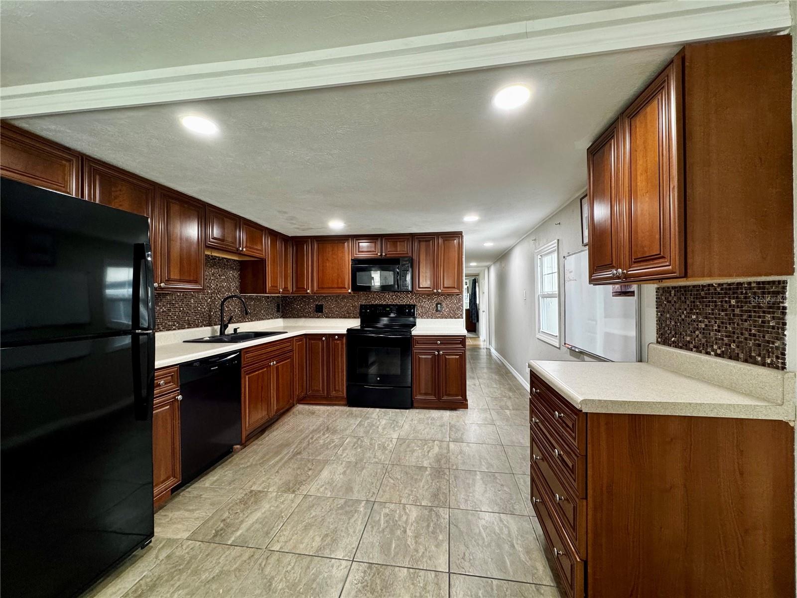 Image 4 of 38 For 6905 Signal Cove Drive