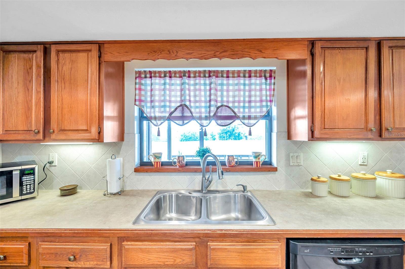 Image 40 of 66 For 2832 Springdell Circle