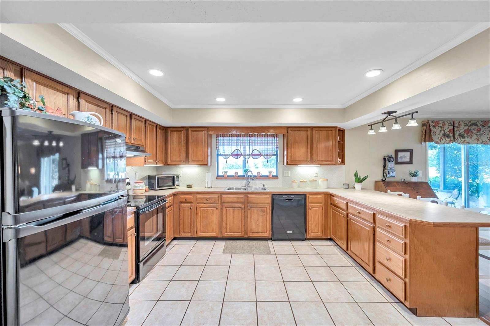 Image 41 of 66 For 2832 Springdell Circle