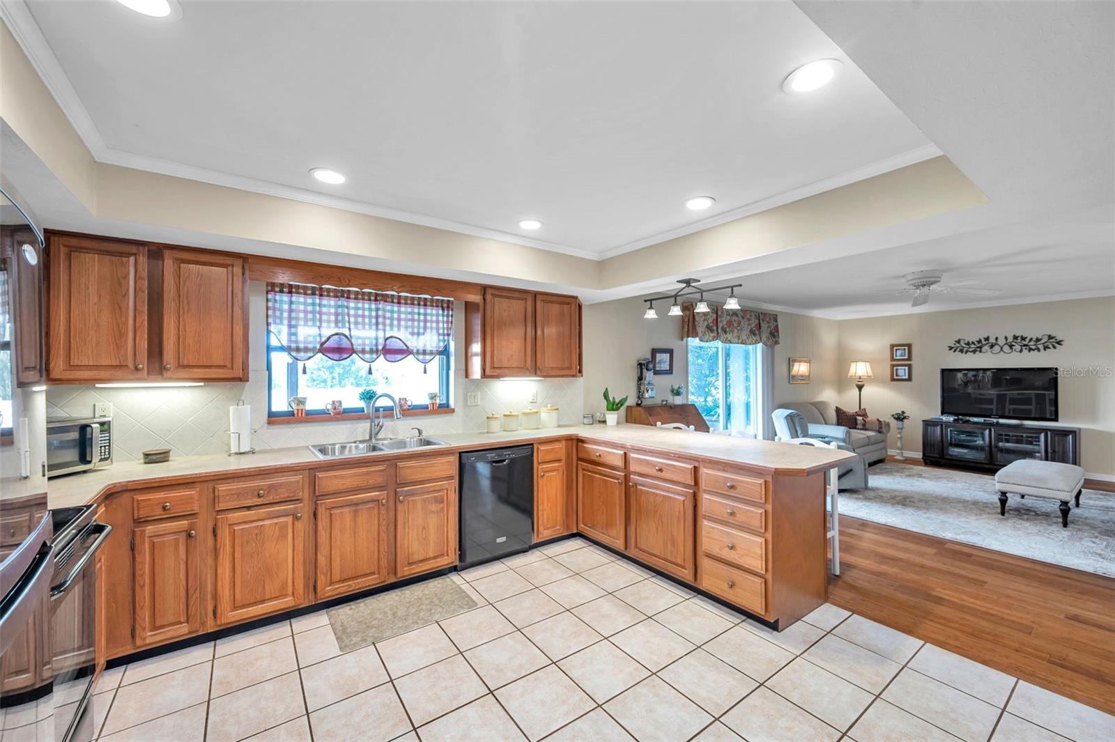 Image 42 of 66 For 2832 Springdell Circle