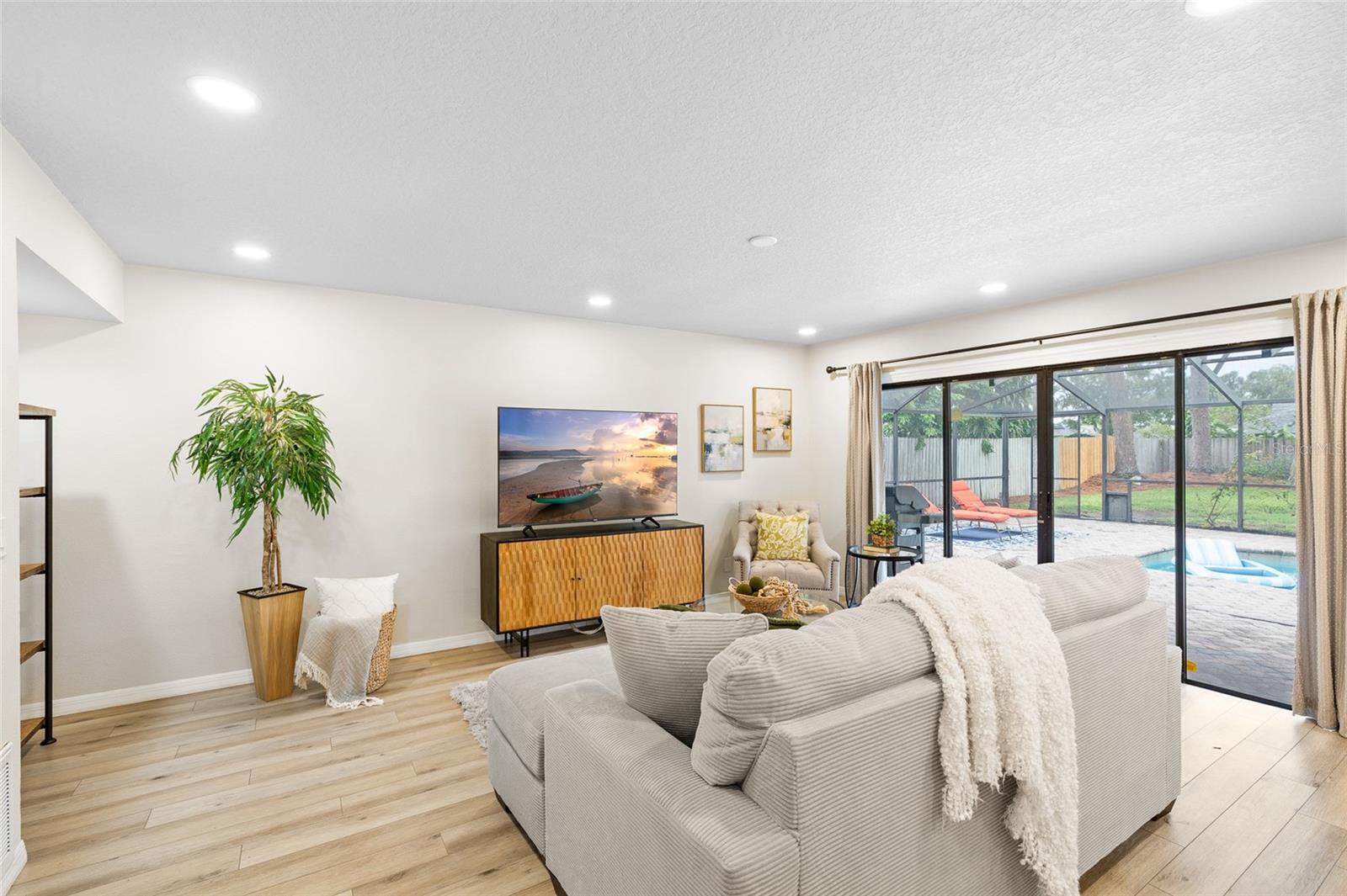 Image 11 of 52 For 14210 Clarendon Drive