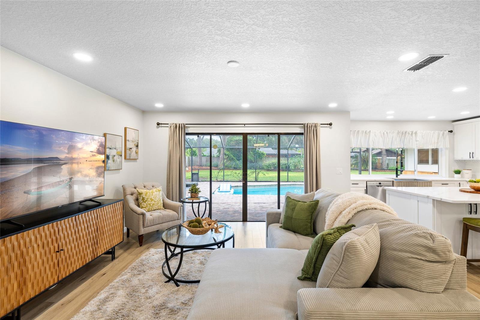 Image 12 of 52 For 14210 Clarendon Drive