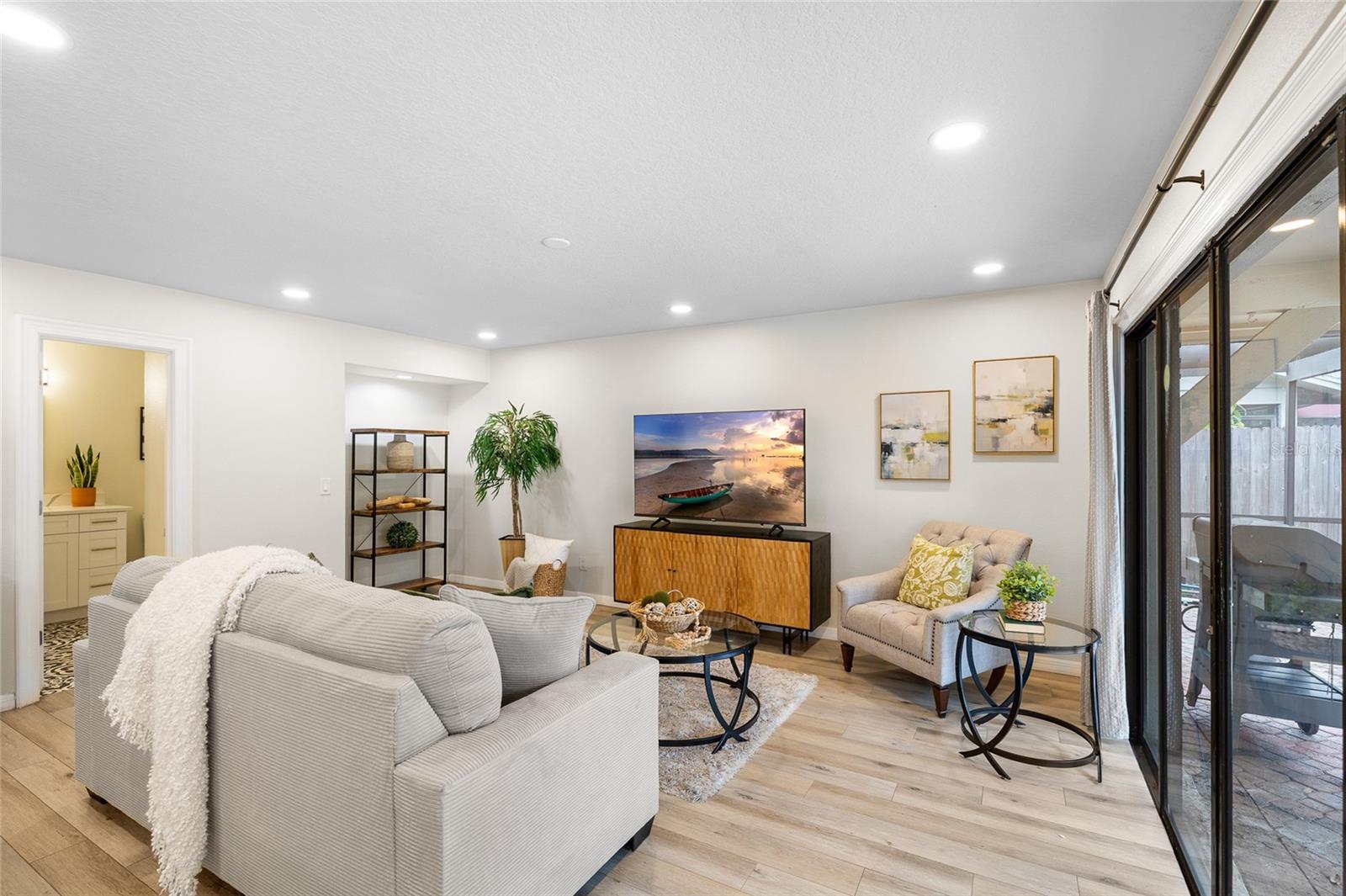 Image 13 of 52 For 14210 Clarendon Drive