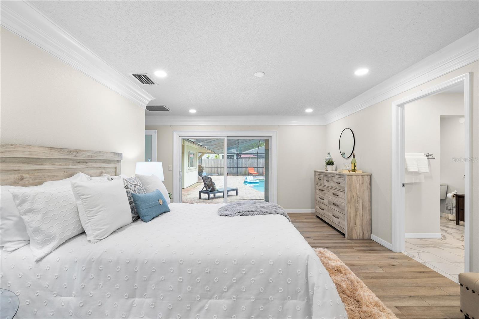 Image 15 of 52 For 14210 Clarendon Drive