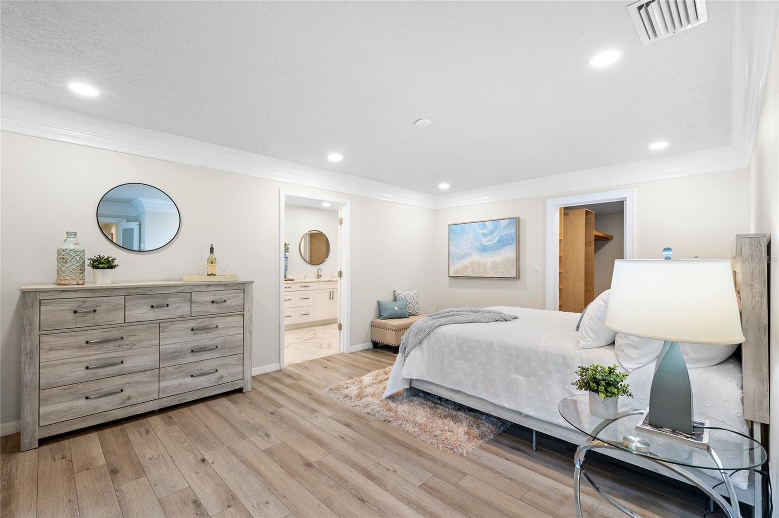 Image 16 of 52 For 14210 Clarendon Drive