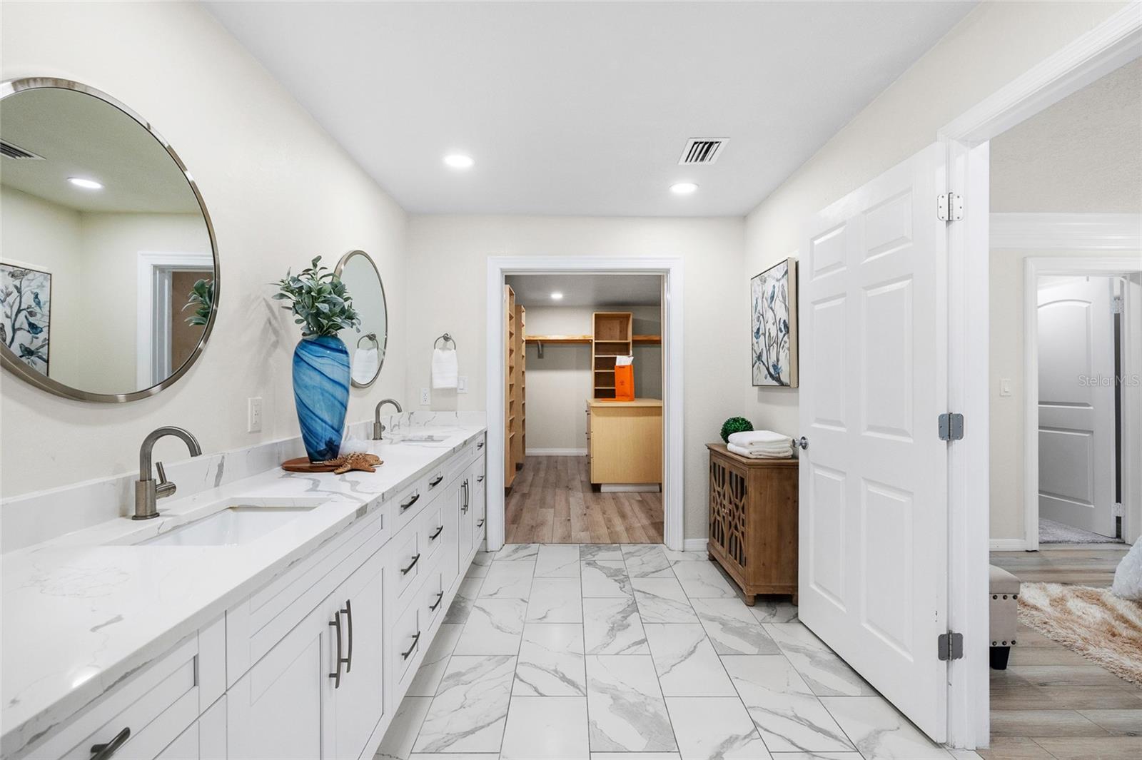 Image 17 of 52 For 14210 Clarendon Drive