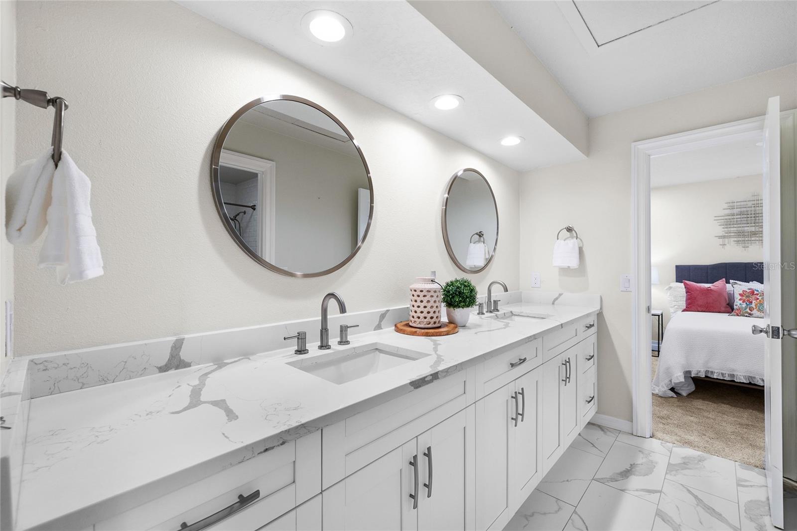 Image 19 of 52 For 14210 Clarendon Drive