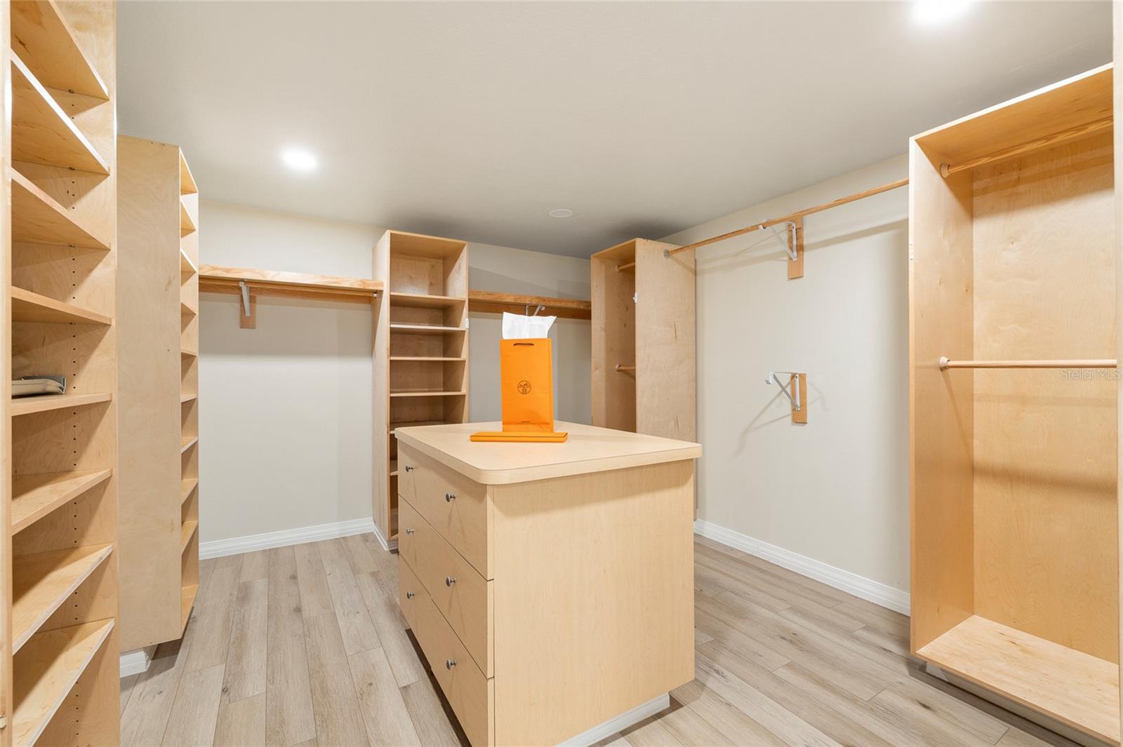 Image 23 of 52 For 14210 Clarendon Drive