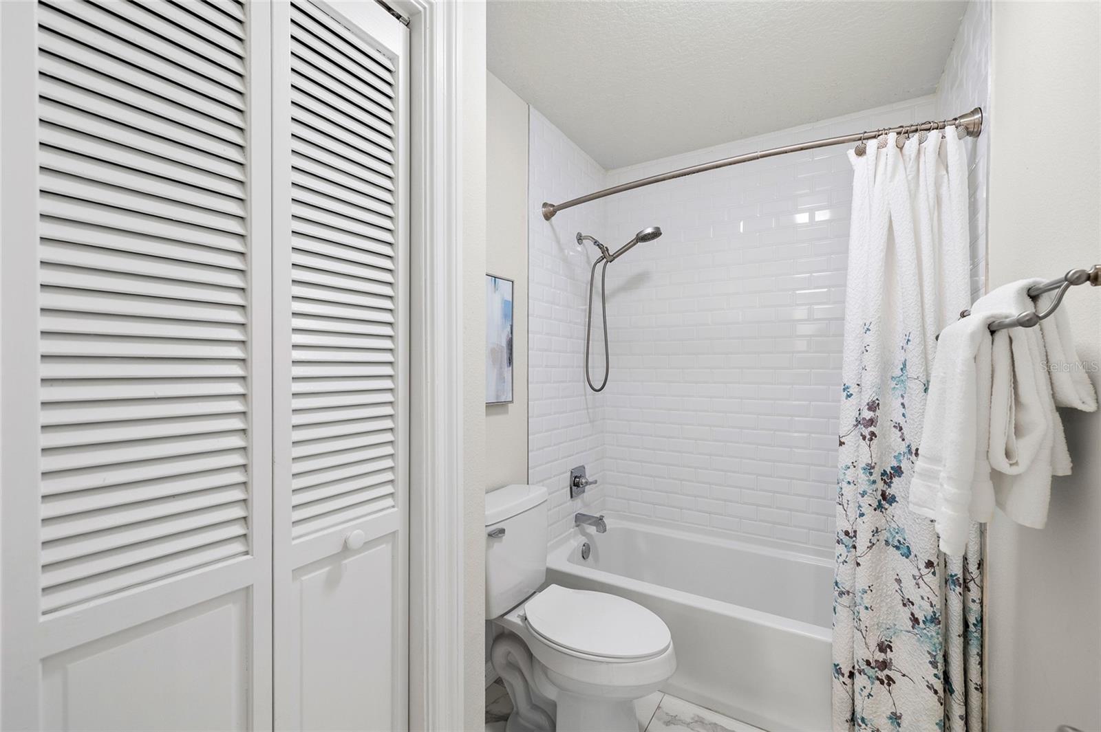 Image 27 of 52 For 14210 Clarendon Drive