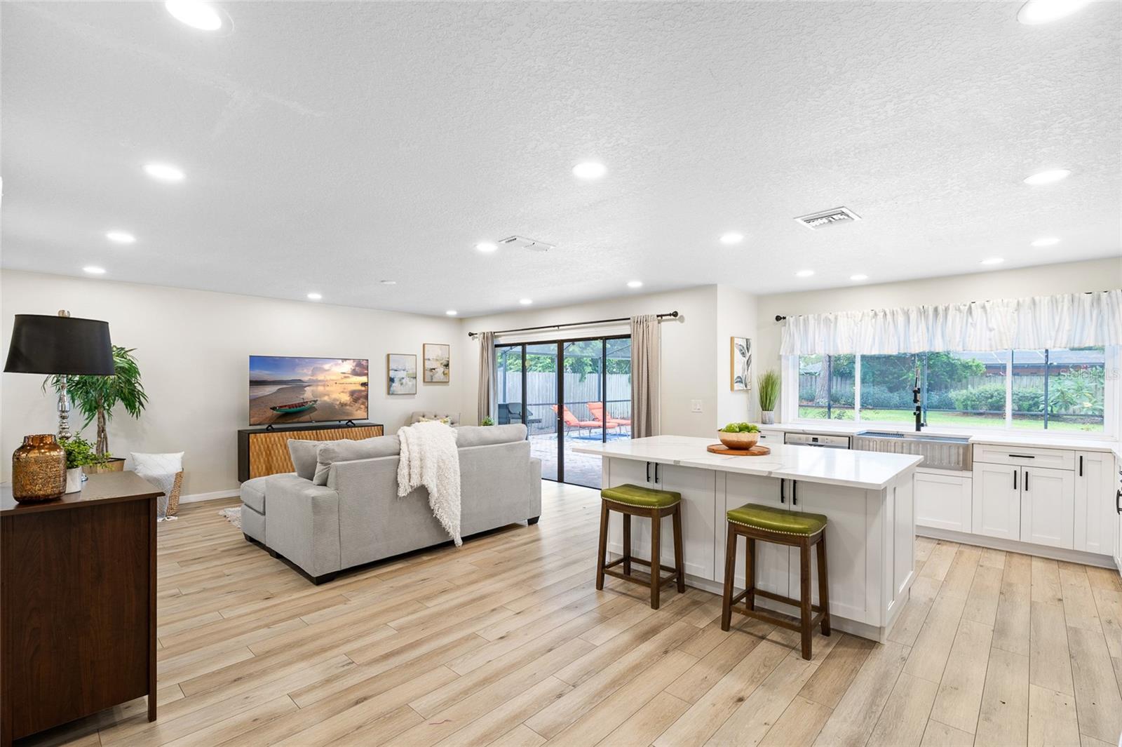 Image 6 of 52 For 14210 Clarendon Drive
