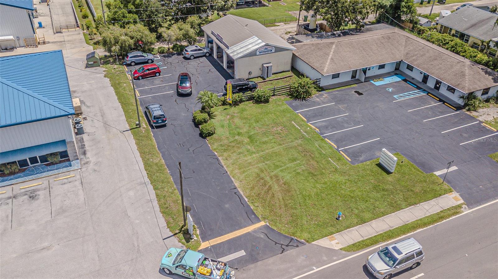 Listing photo id 17 for 5924 7th Street