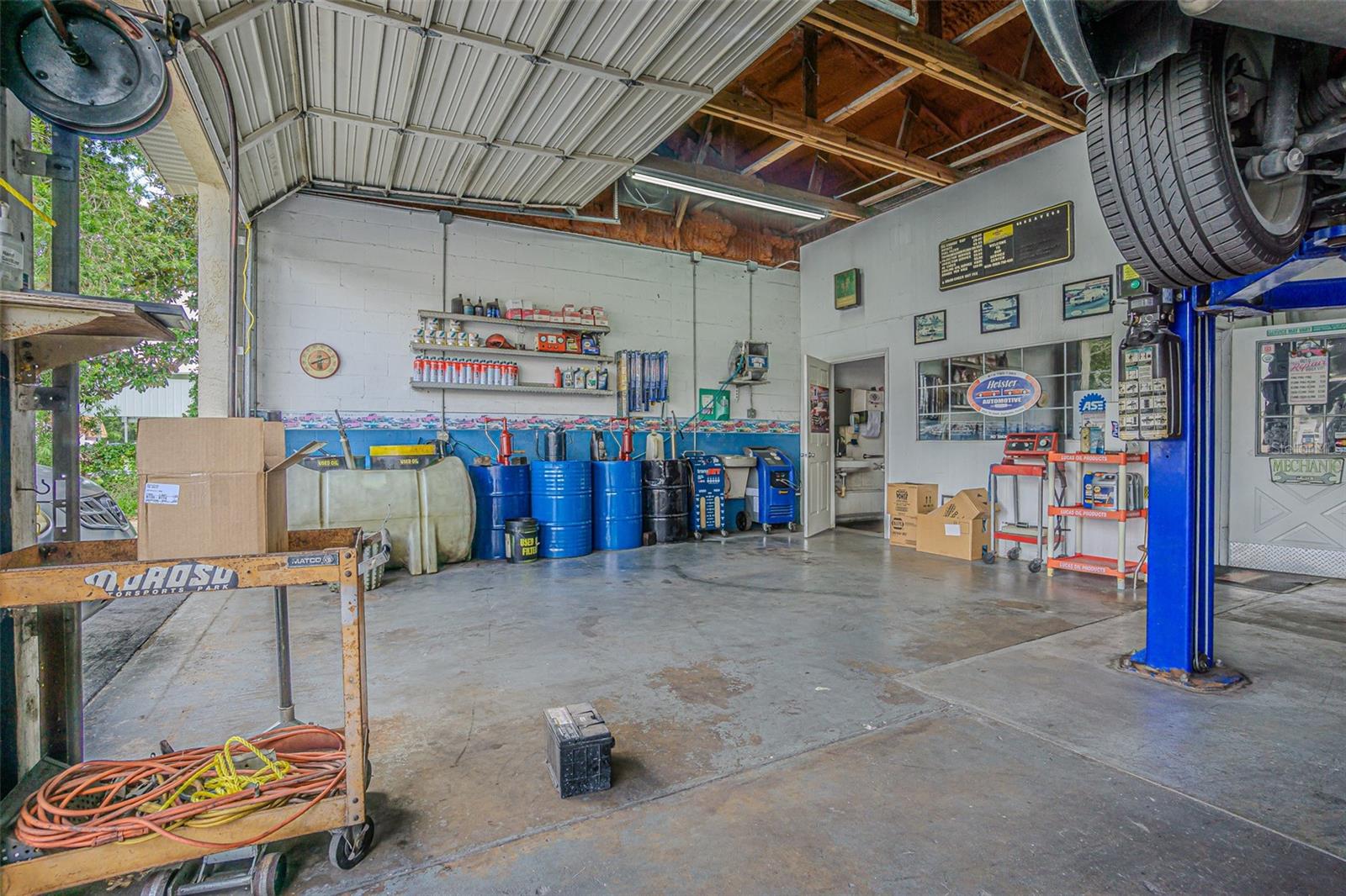 Listing photo id 6 for 5924 7th Street