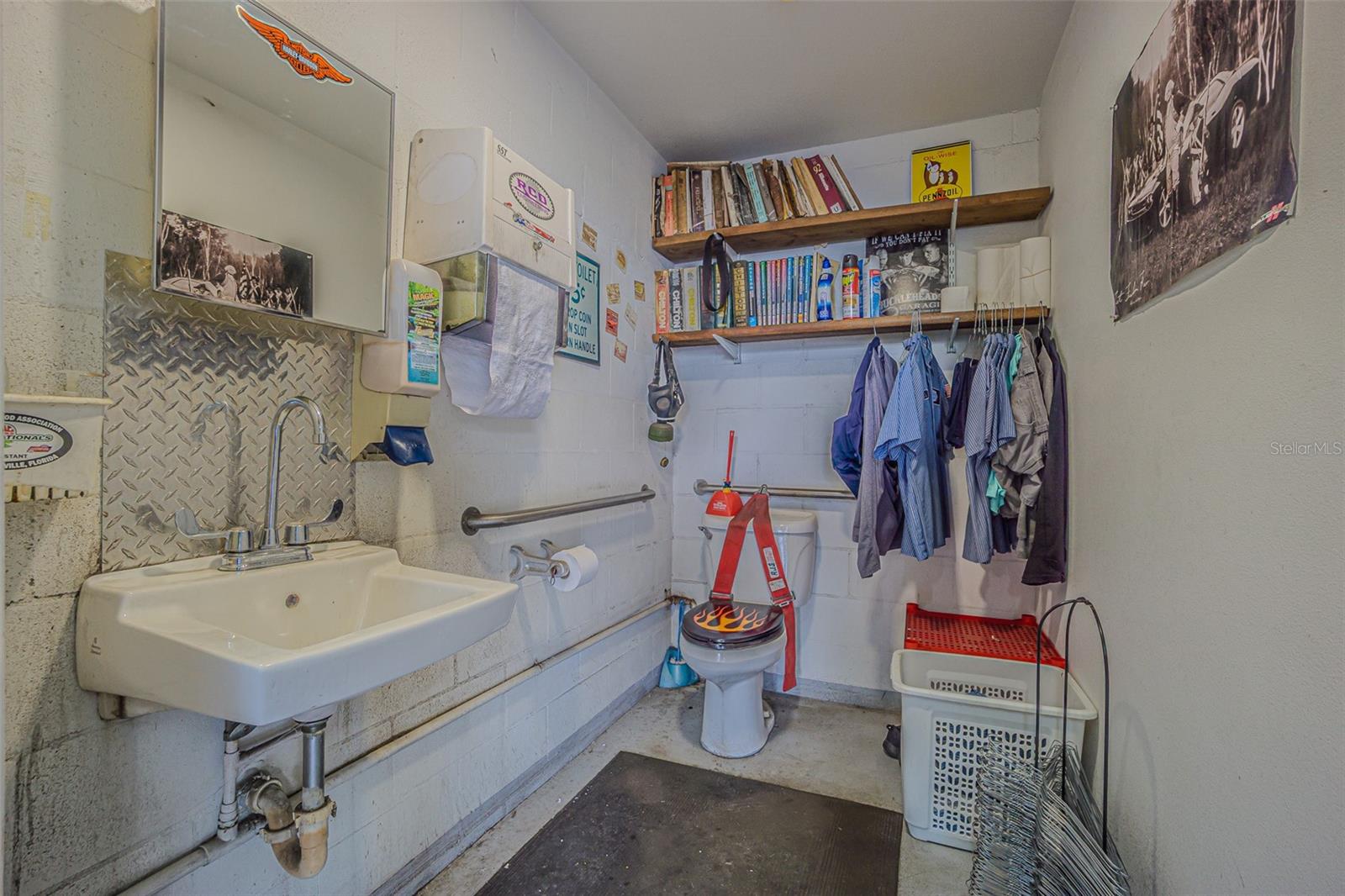 Listing photo id 7 for 5924 7th Street