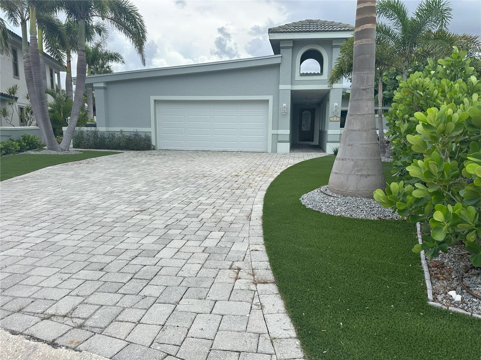 Image 8 of 64 For 10103 Tarpon Drive