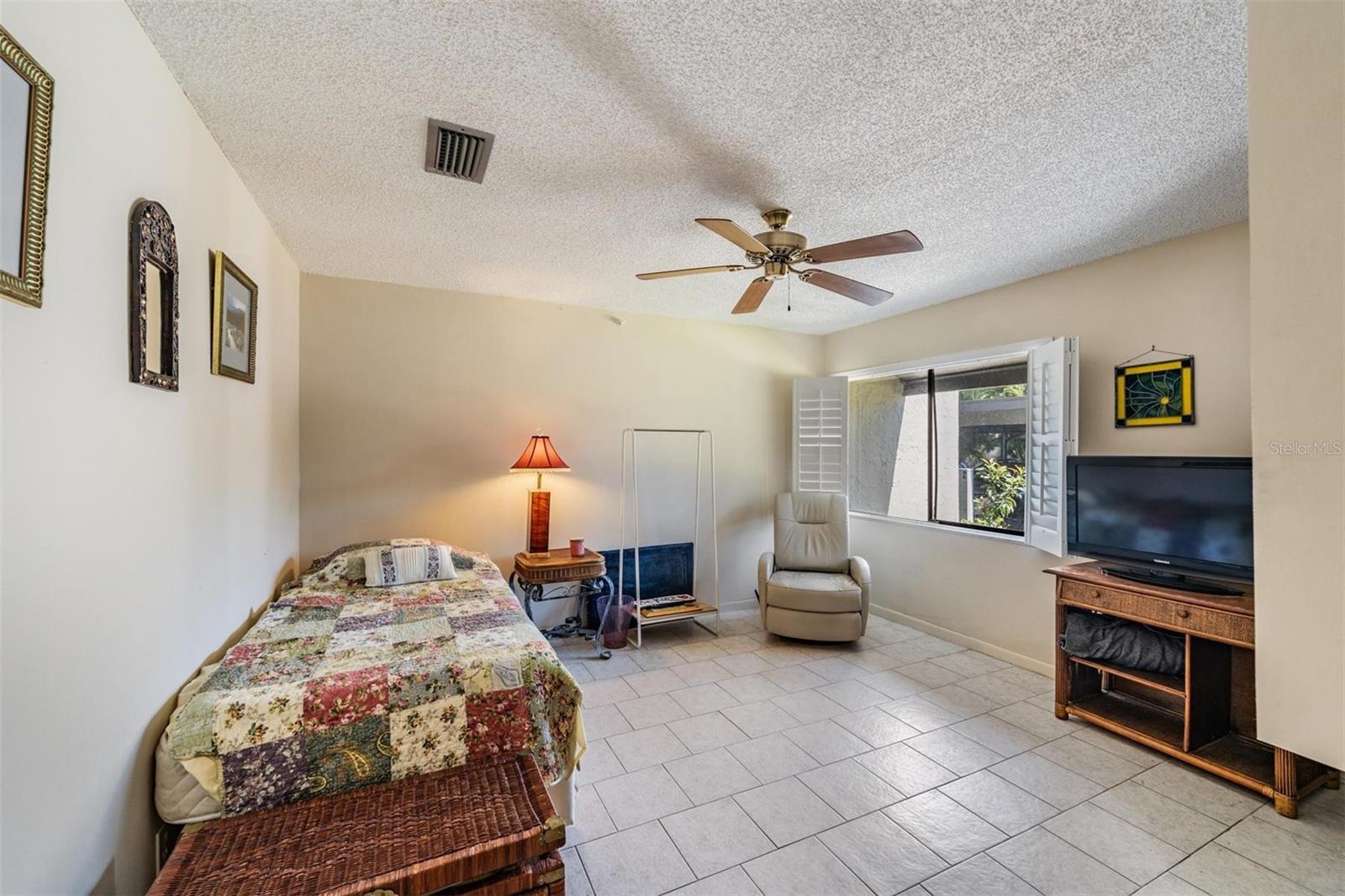 Image 16 of 29 For 90 Highland Avenue 6