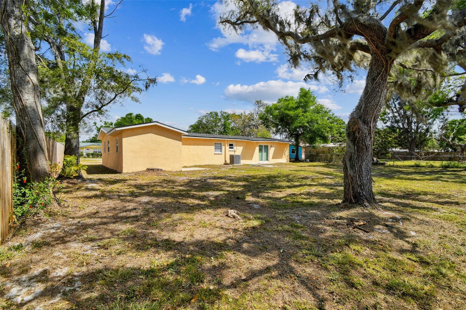 Listing photo id 8 for 3414 Lindsey Street
