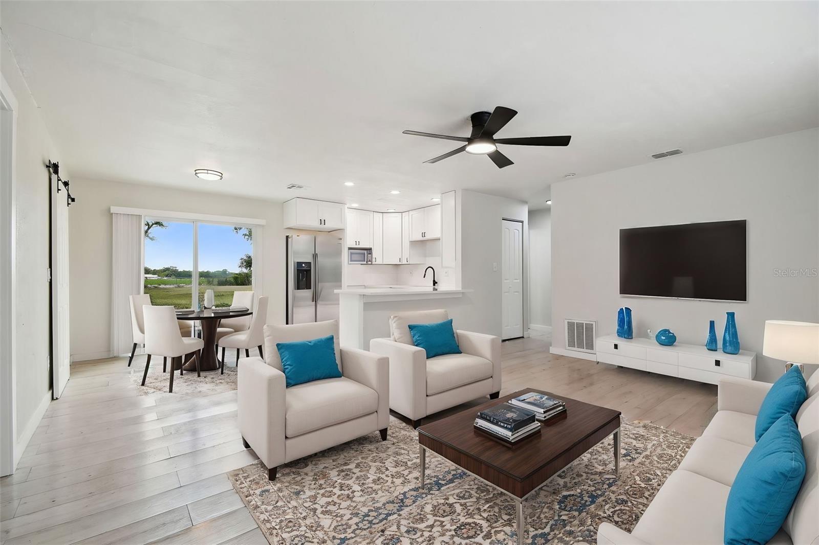 Listing photo id 0 for 3414 Lindsey Street